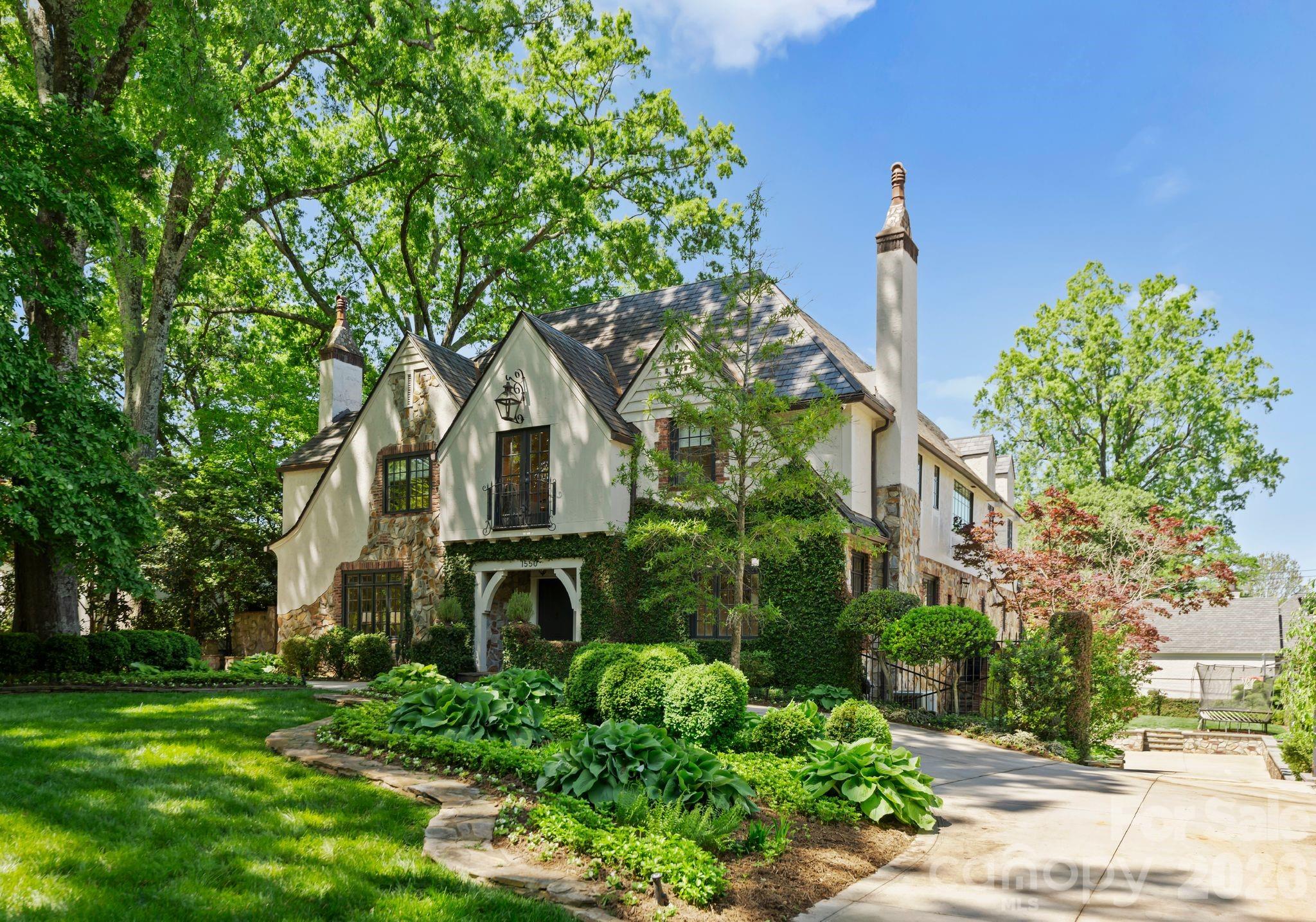 1550 Queens Road W