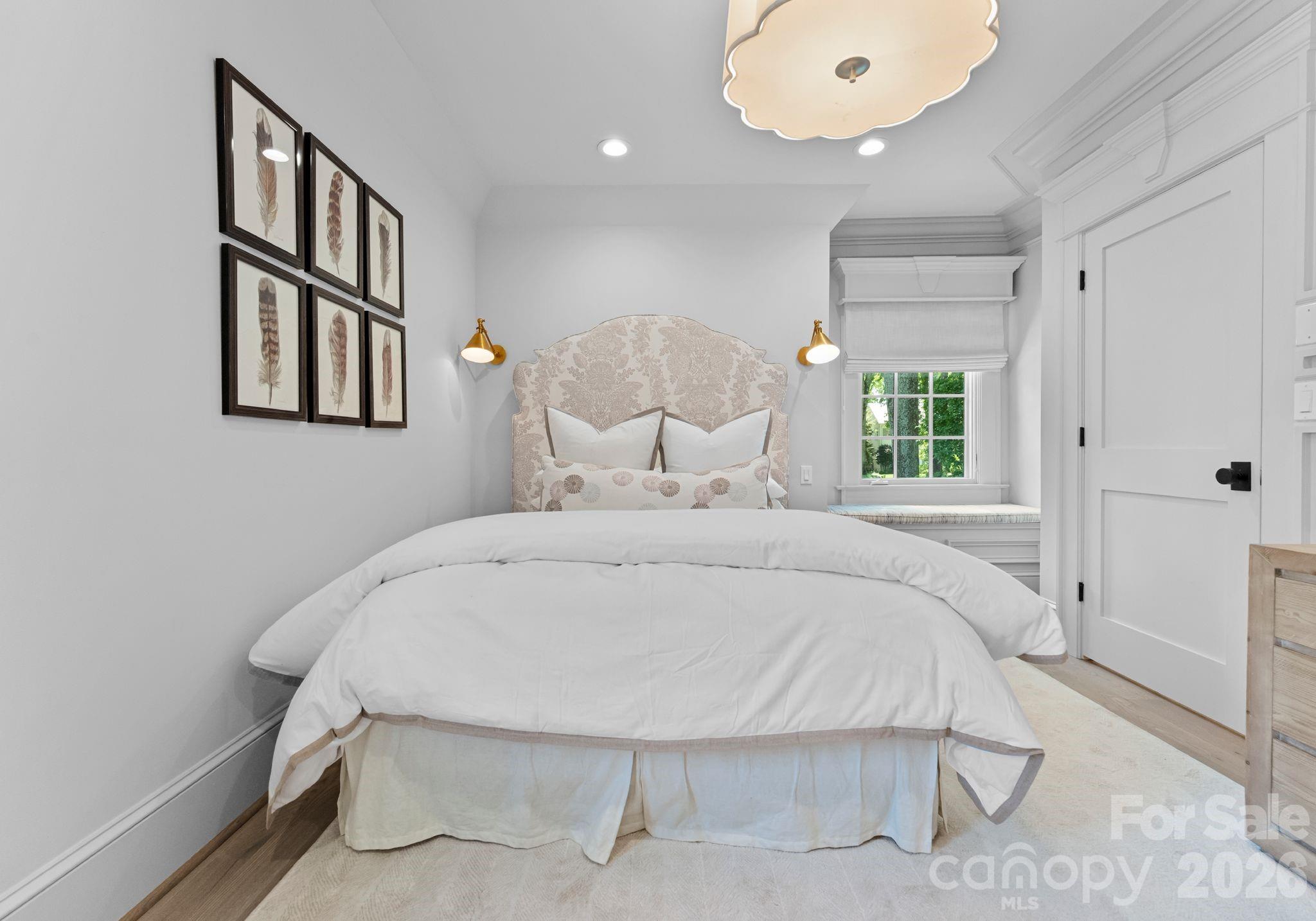 1550 Queens Road W
