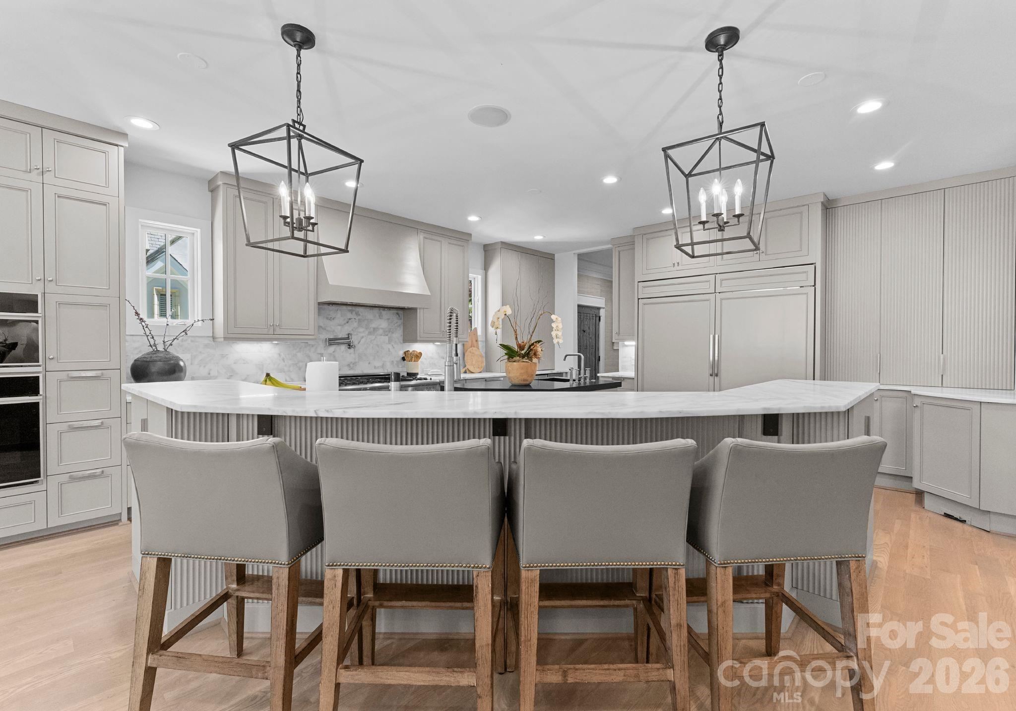 1550 Queens Road W