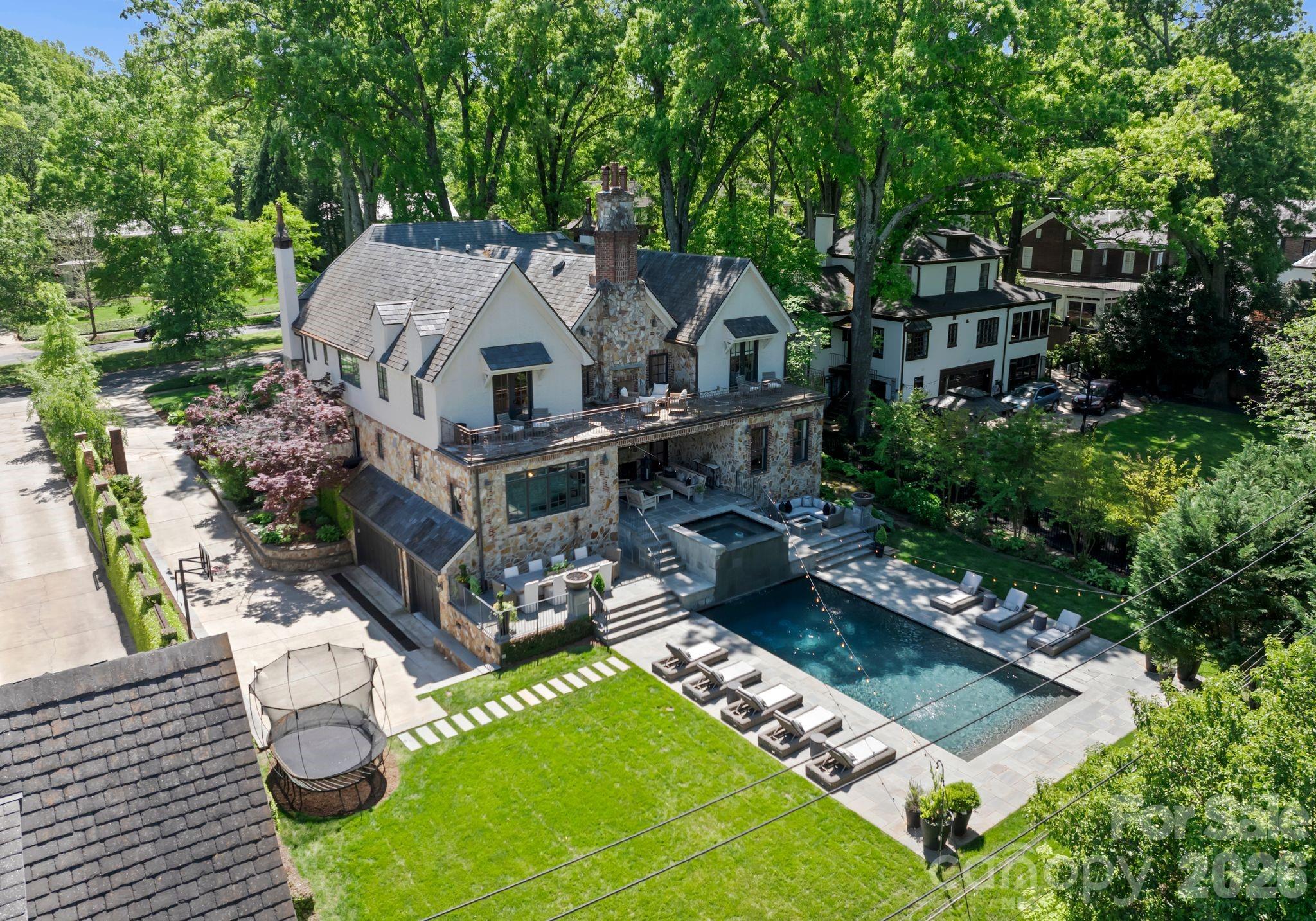 1550 Queens Road W
