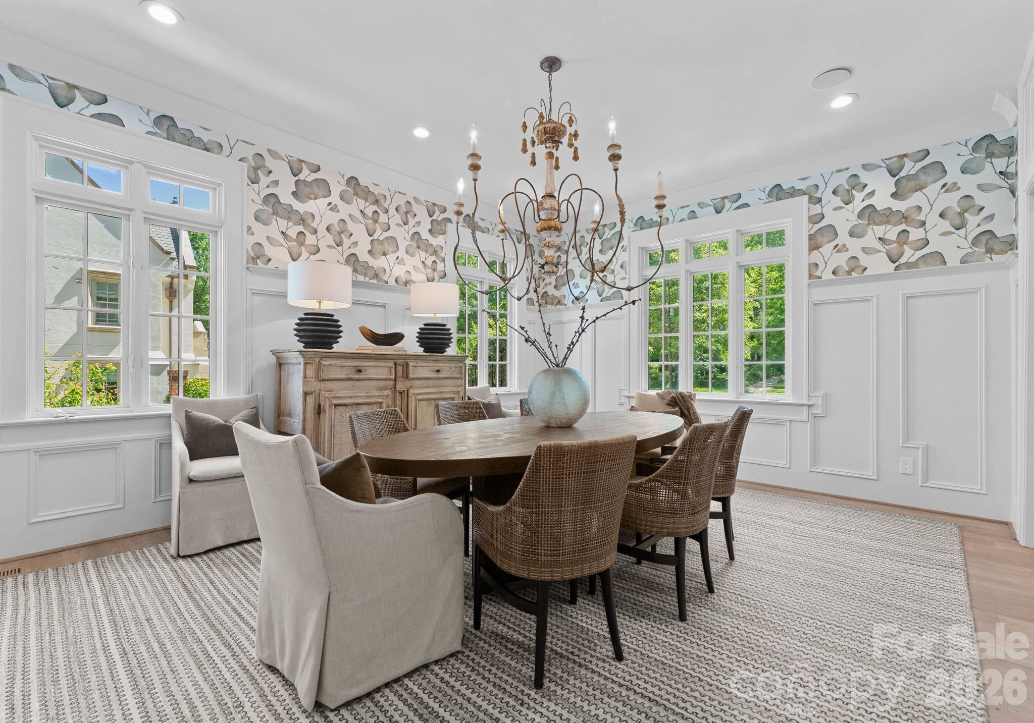 1550 Queens Road W