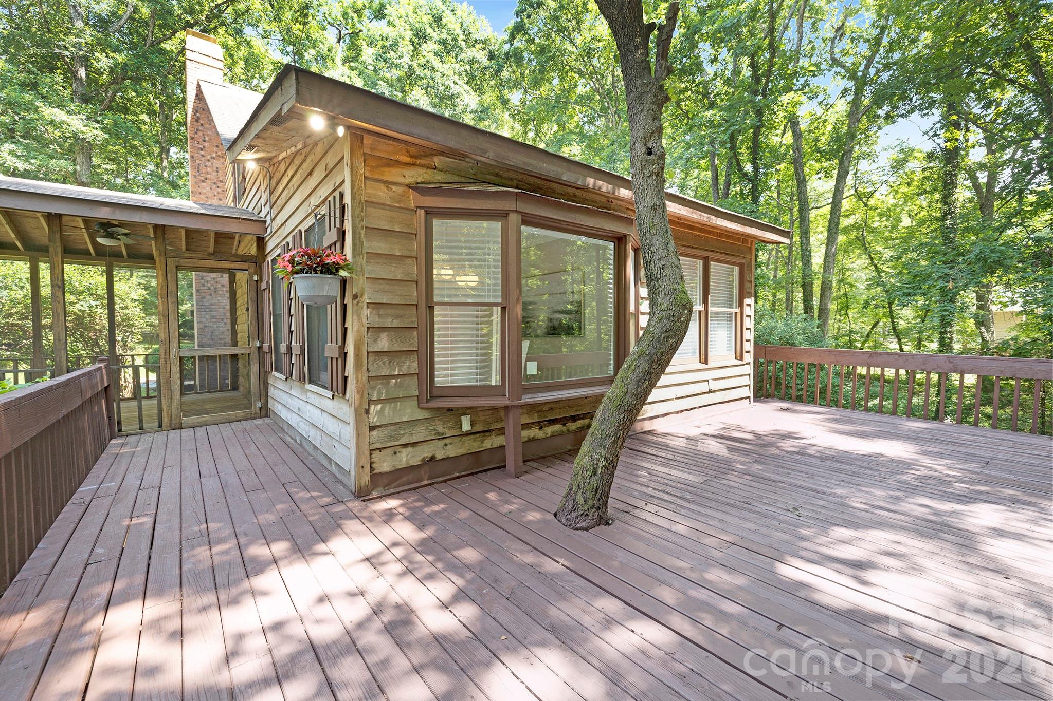 715 White Oaks Circle