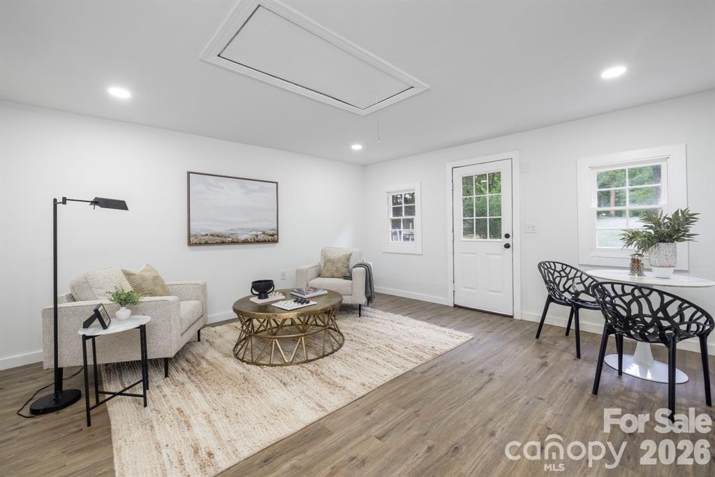715 White Oaks Circle