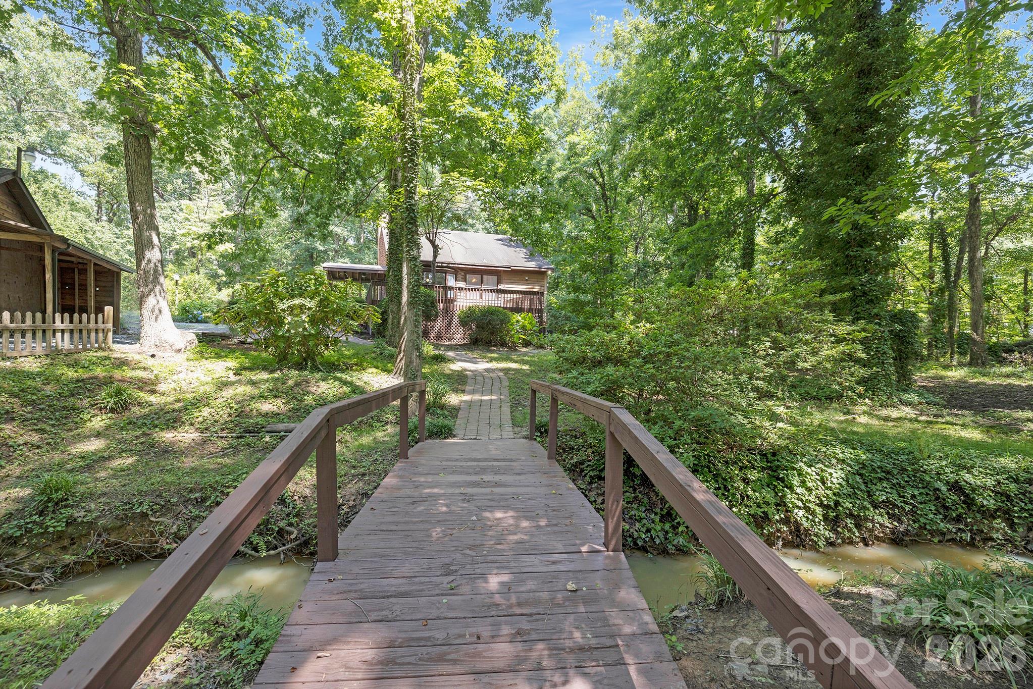 715 White Oaks Circle