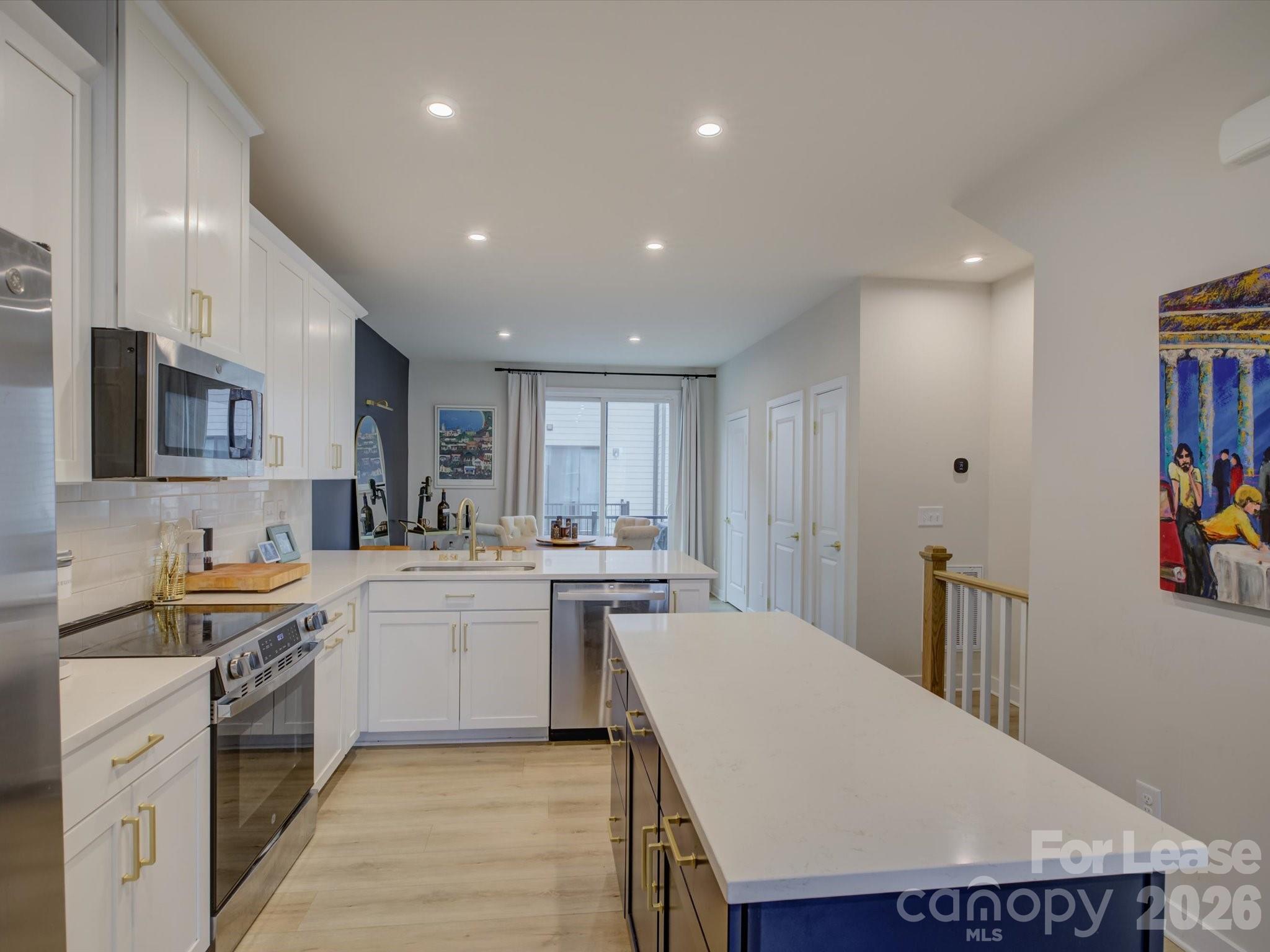 6112 Station Crossing Avenue