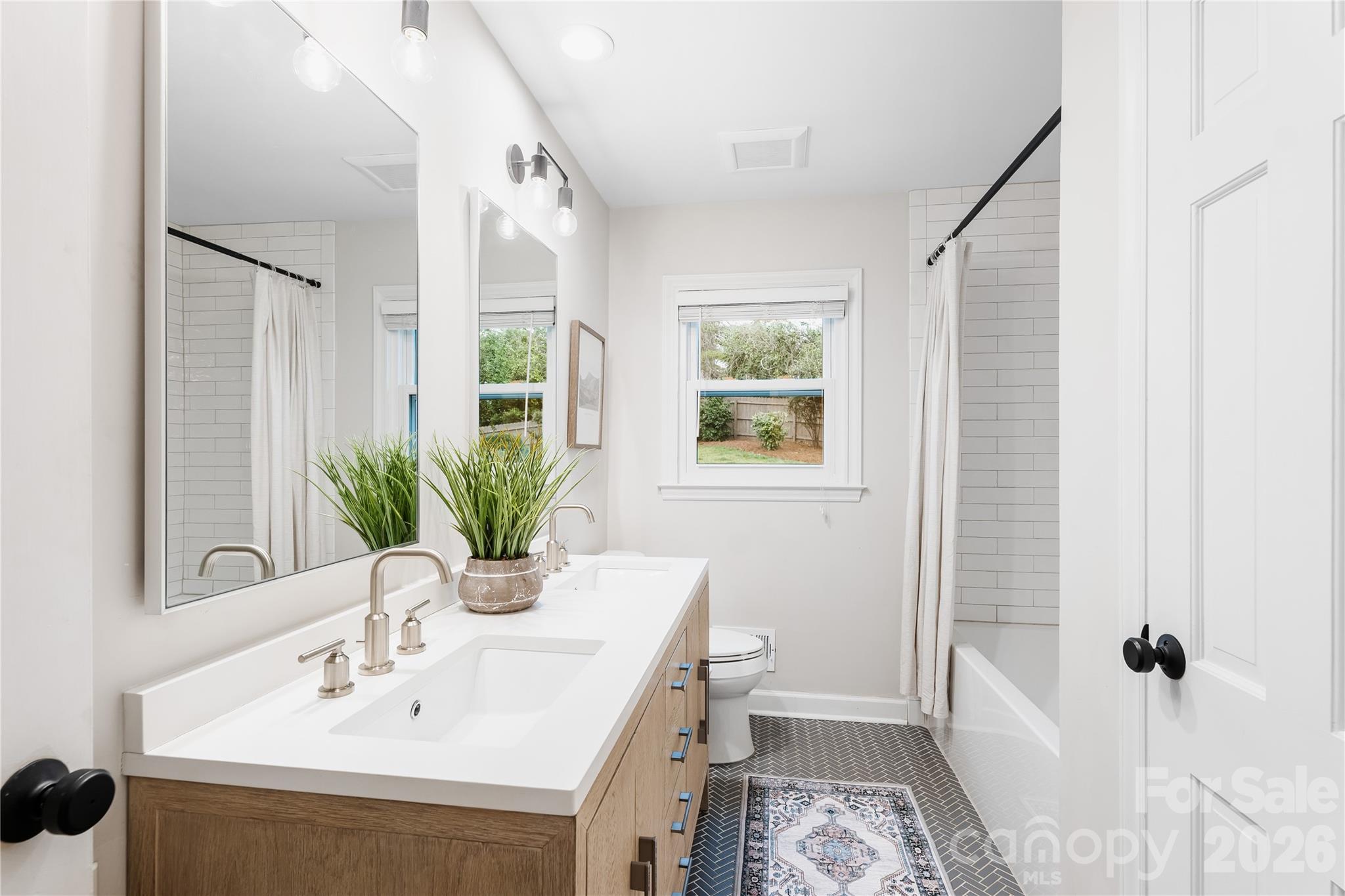 4901 Charmapeg Avenue