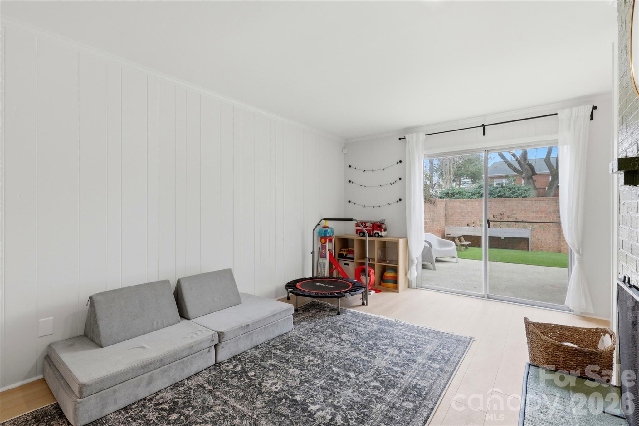 6825 Constitution Lane