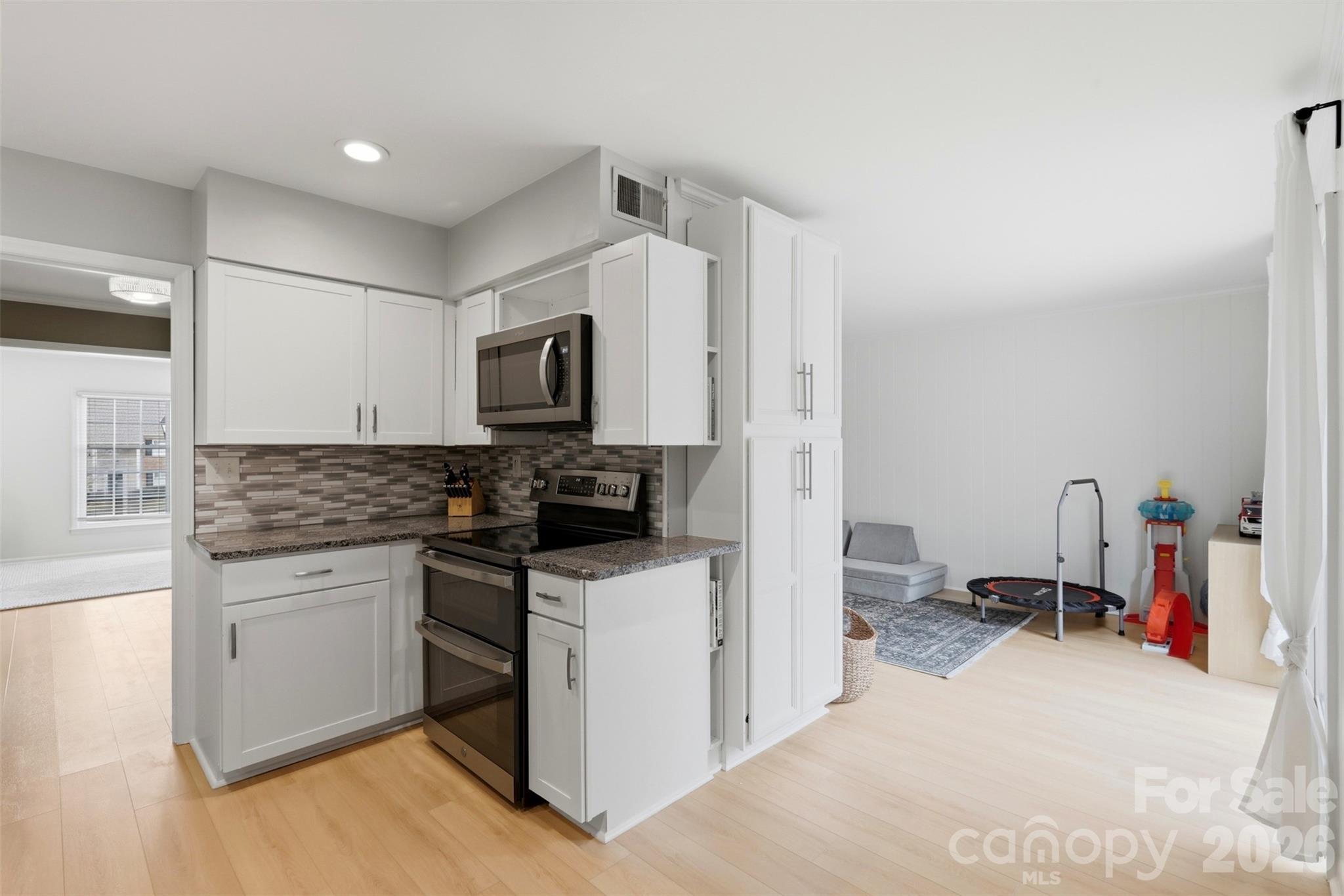 6825 Constitution Lane