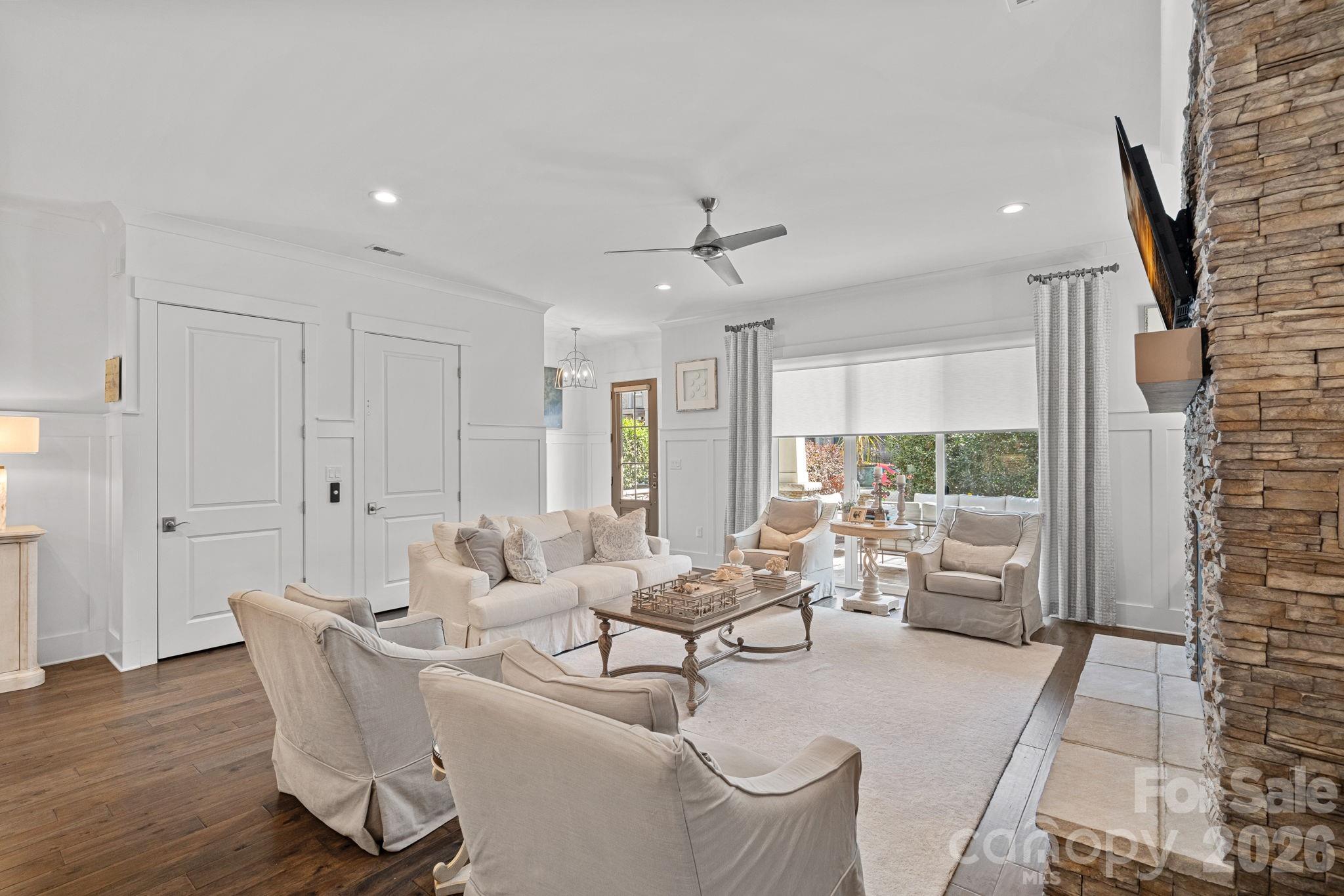 744 Amalfi Drive