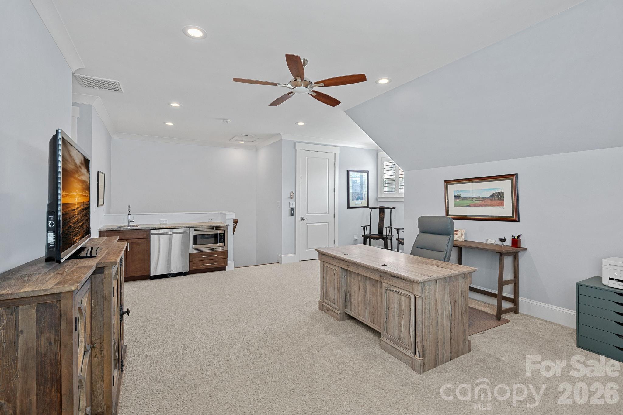 744 Amalfi Drive