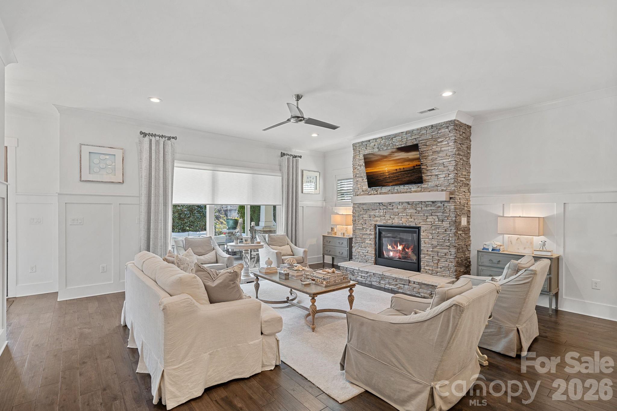 744 Amalfi Drive
