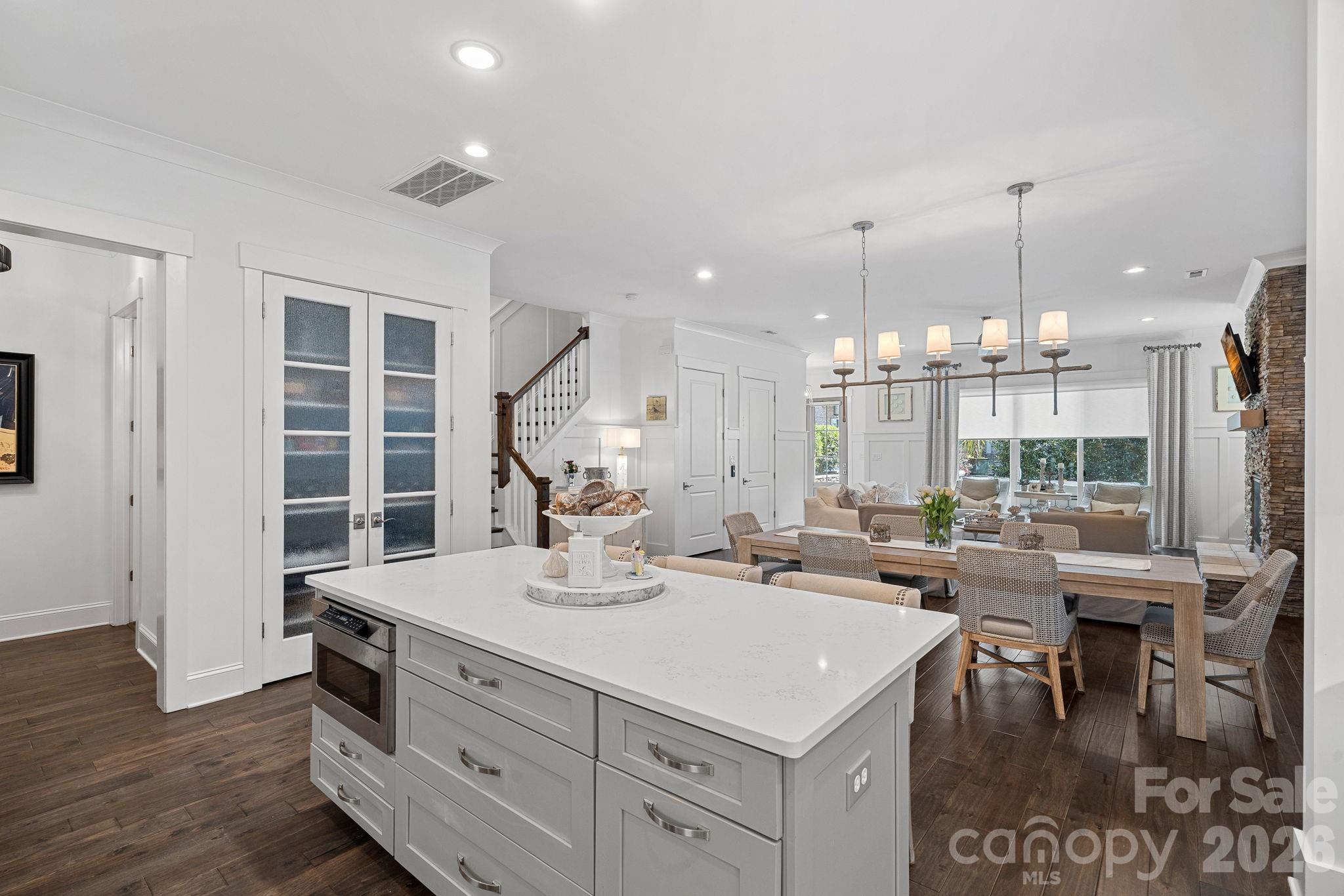 744 Amalfi Drive