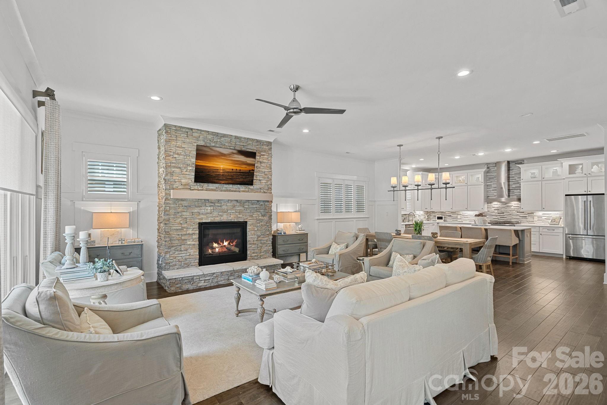 744 Amalfi Drive
