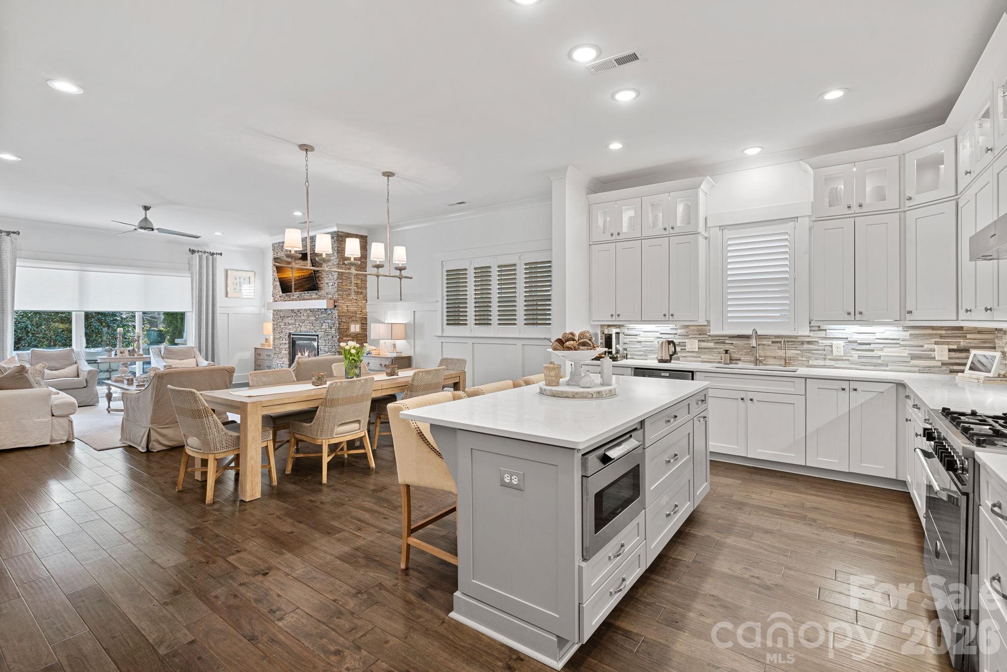 744 Amalfi Drive