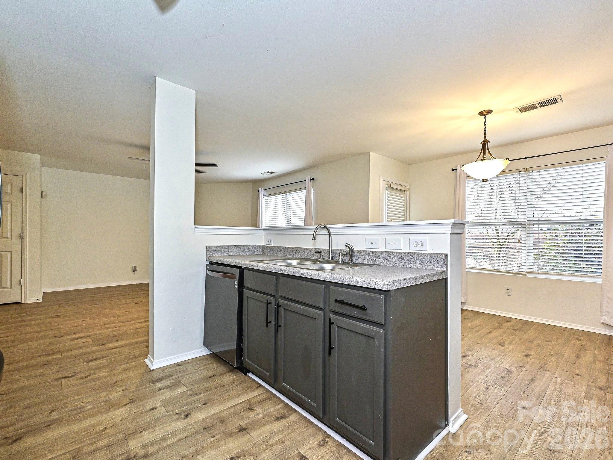 8712 Westhope Street