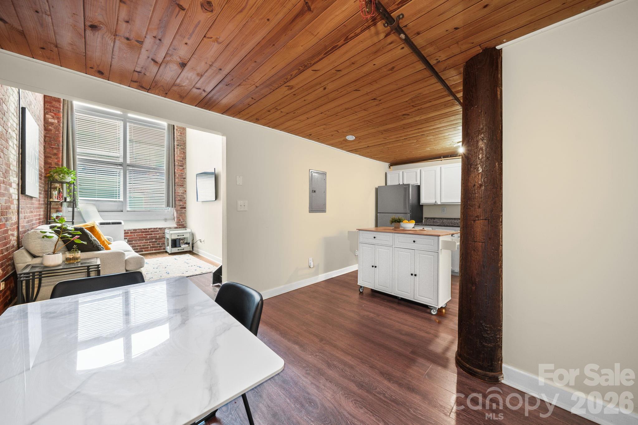 201 S Hoskins Road Unit: 129