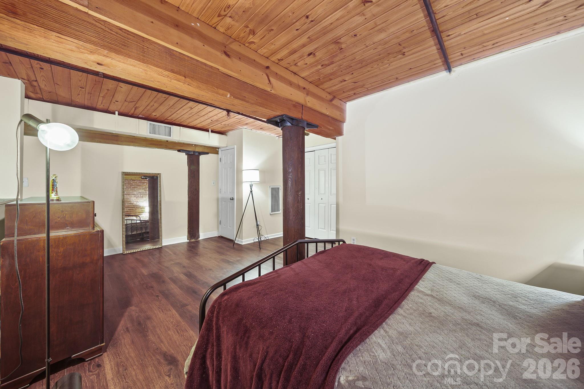 201 S Hoskins Road Unit: 129