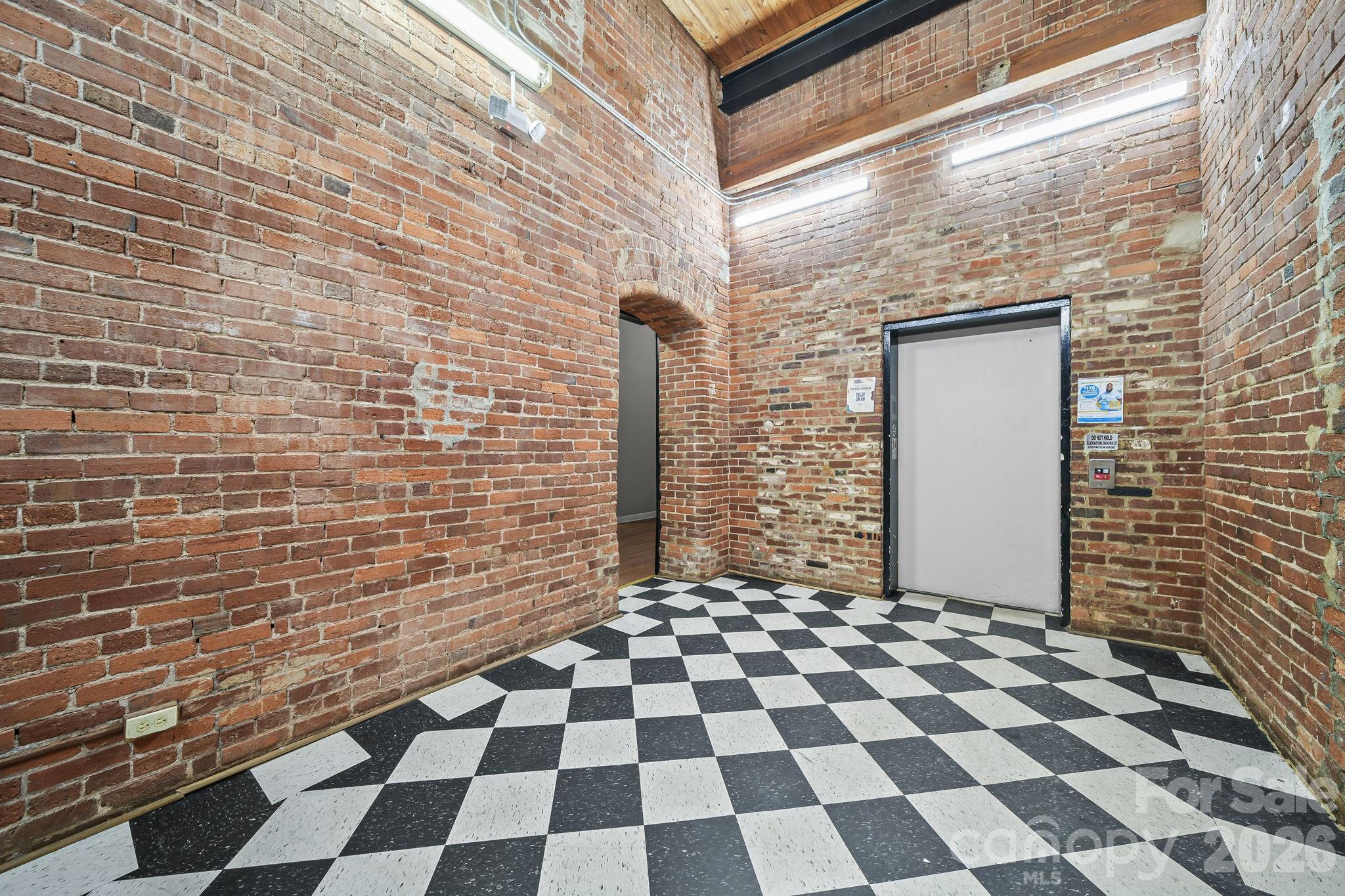 201 S Hoskins Road Unit: 129