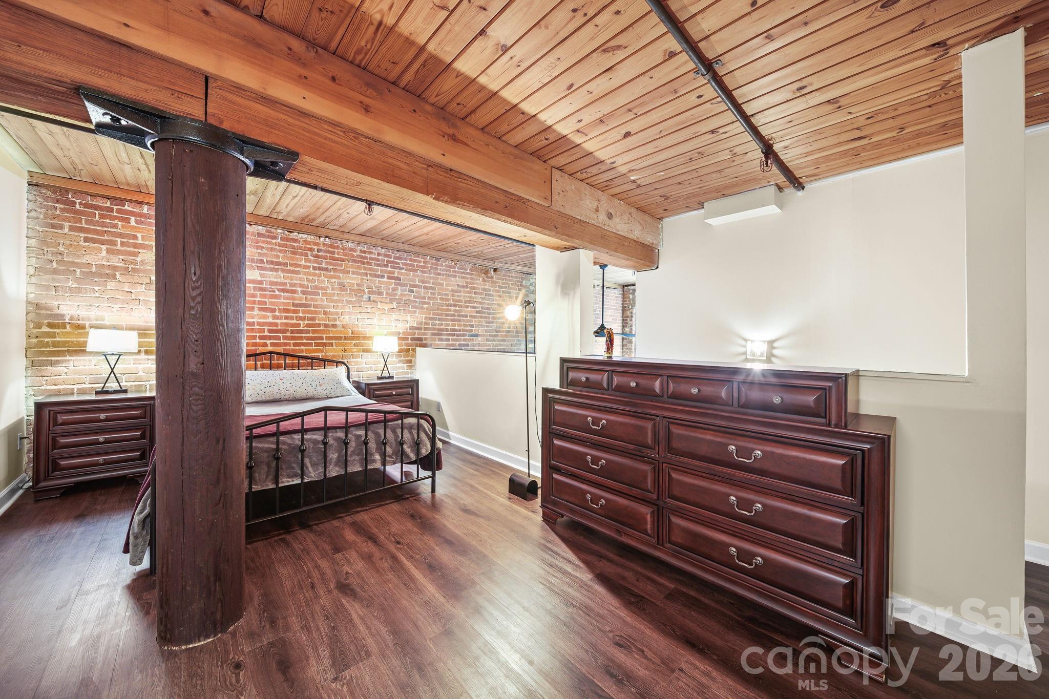 201 S Hoskins Road Unit: 129