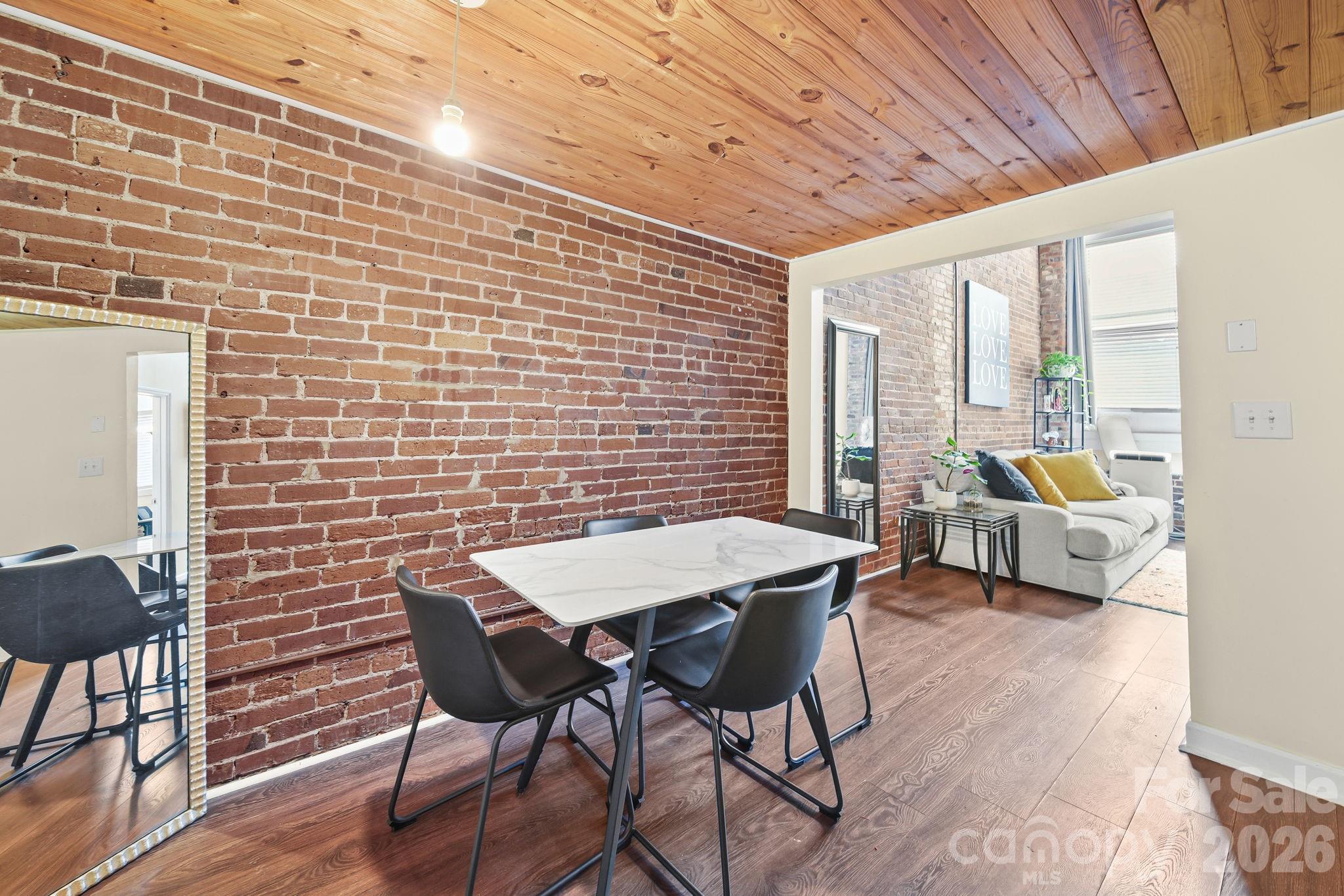 201 S Hoskins Road Unit: 129