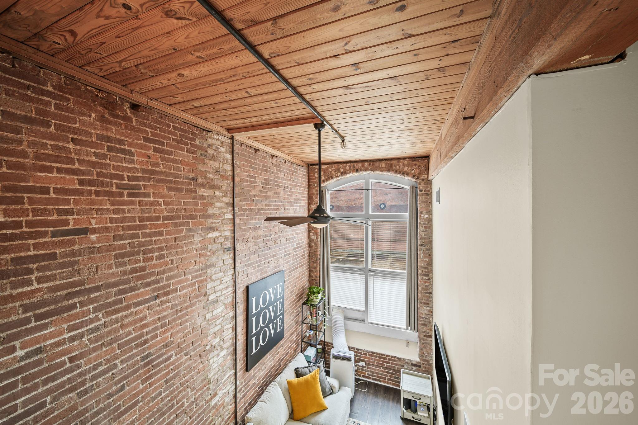 201 S Hoskins Road Unit: 129