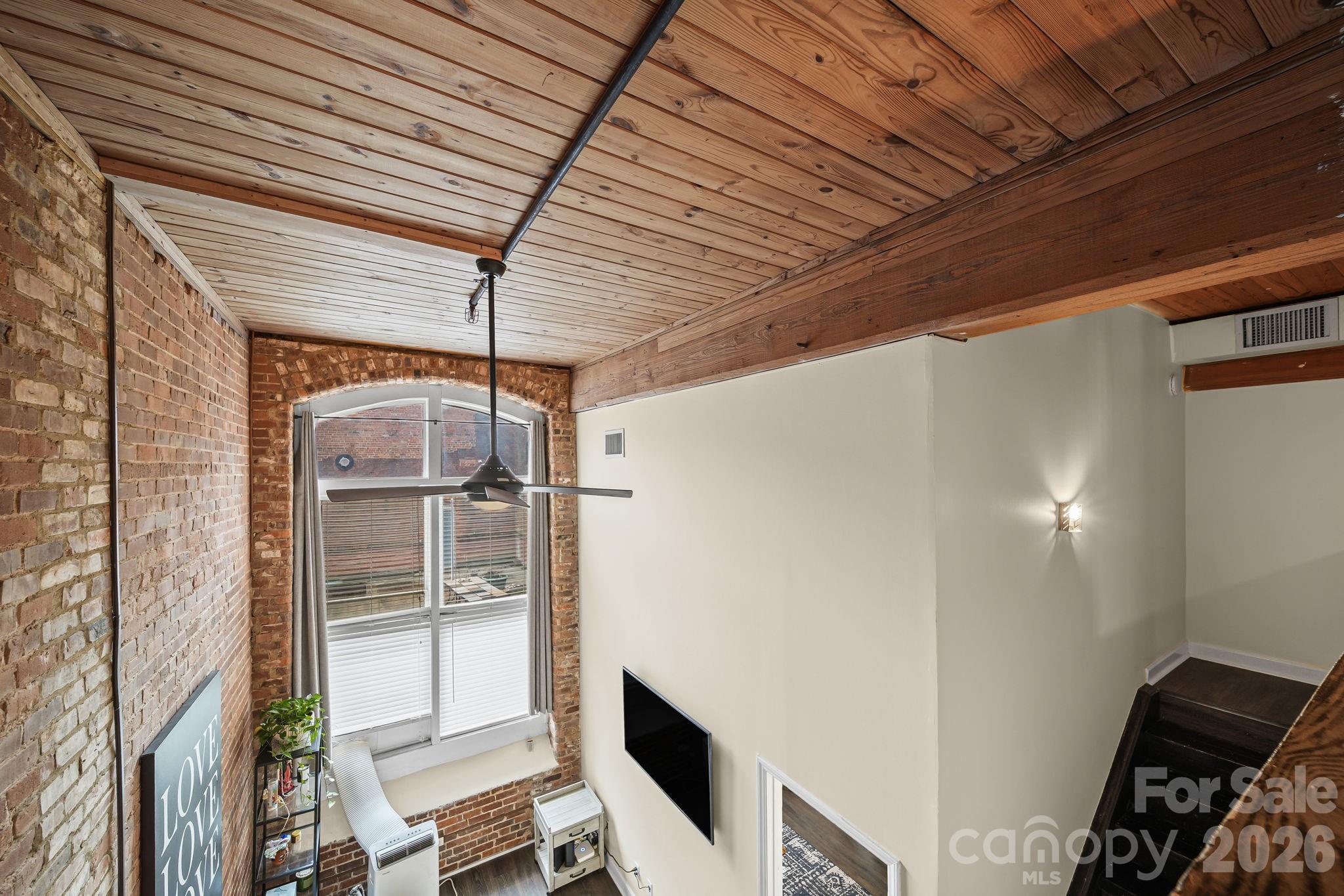 201 S Hoskins Road Unit: 129