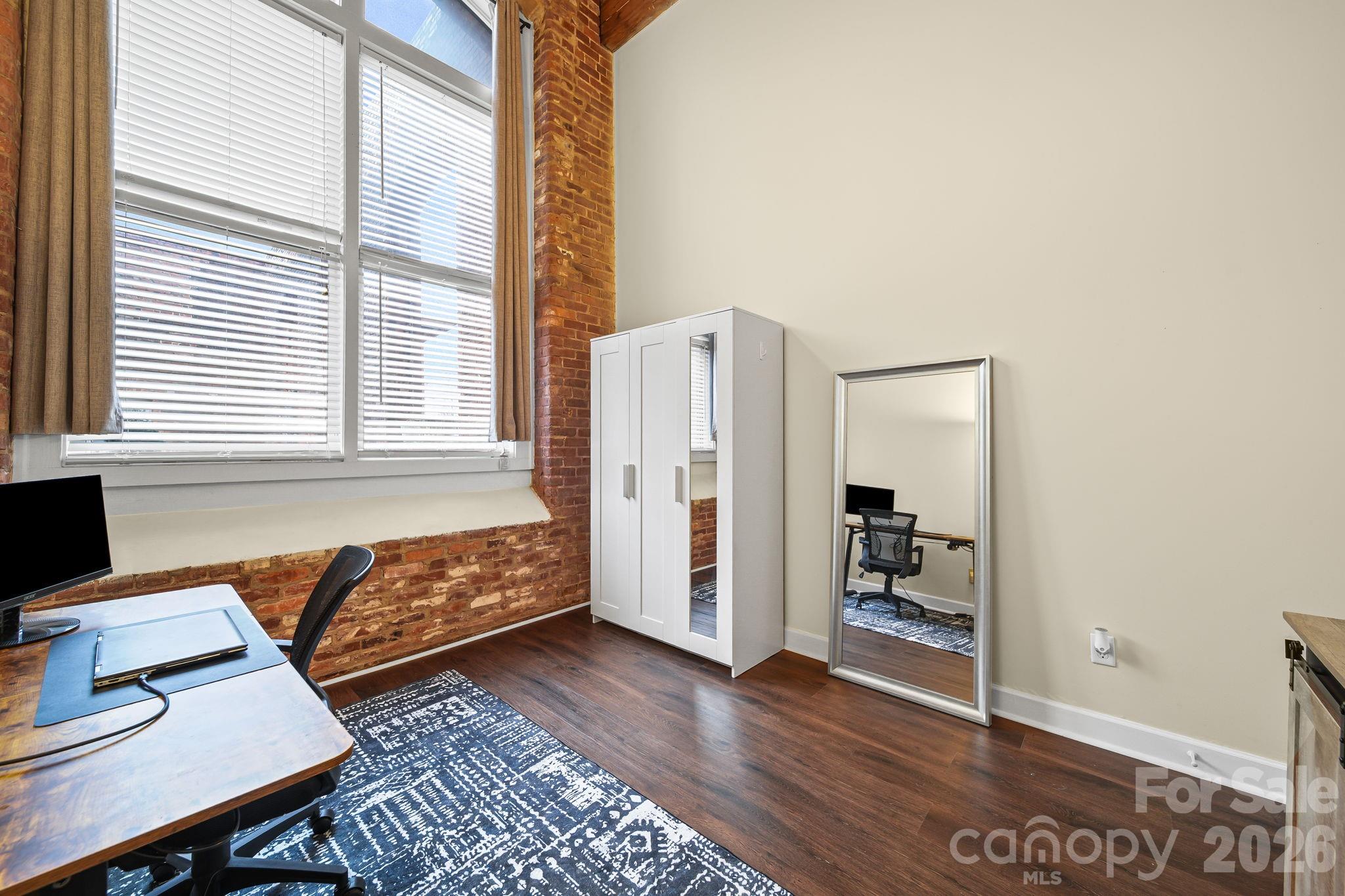 201 S Hoskins Road Unit: 129