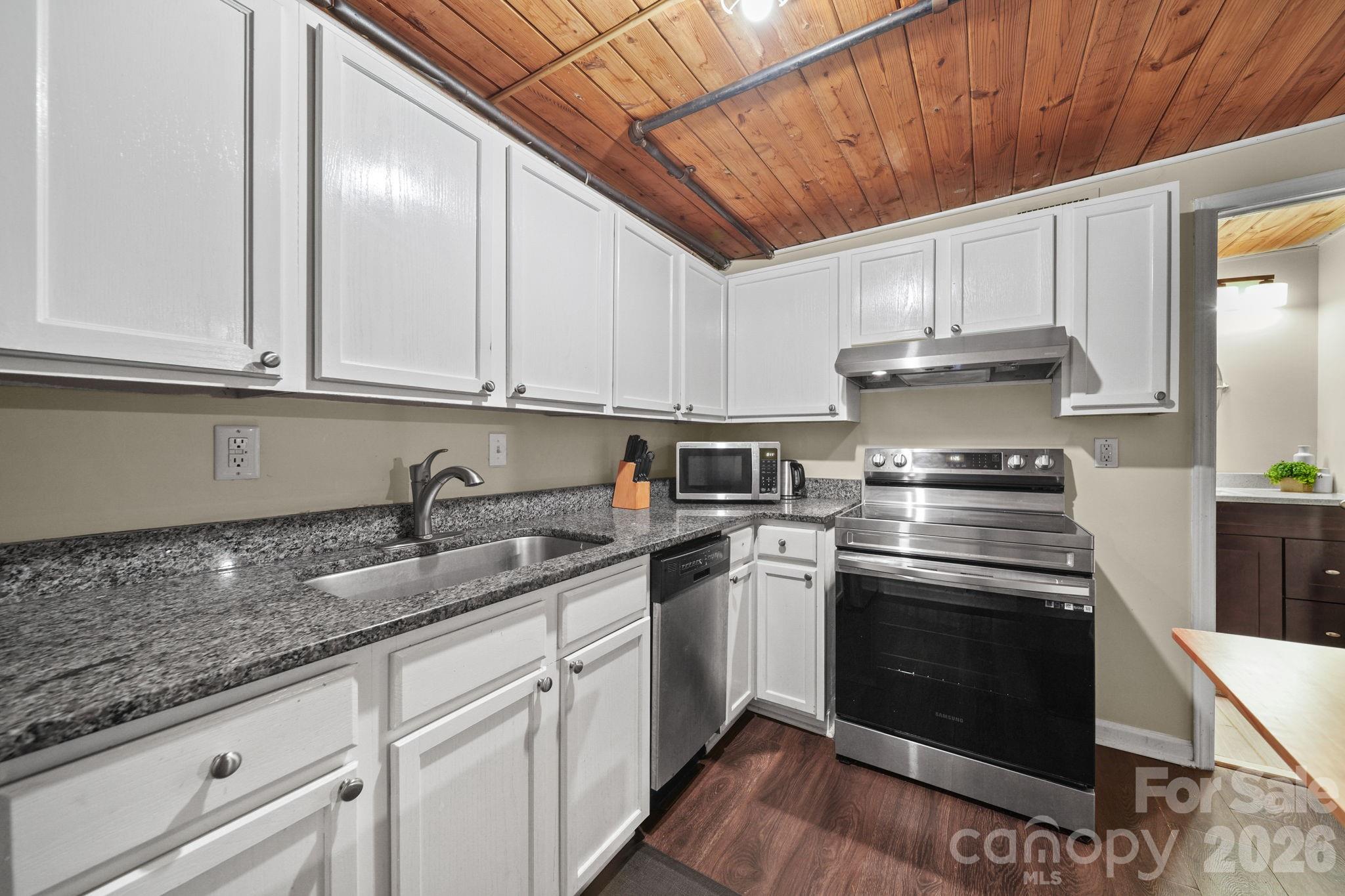 201 S Hoskins Road Unit: 129