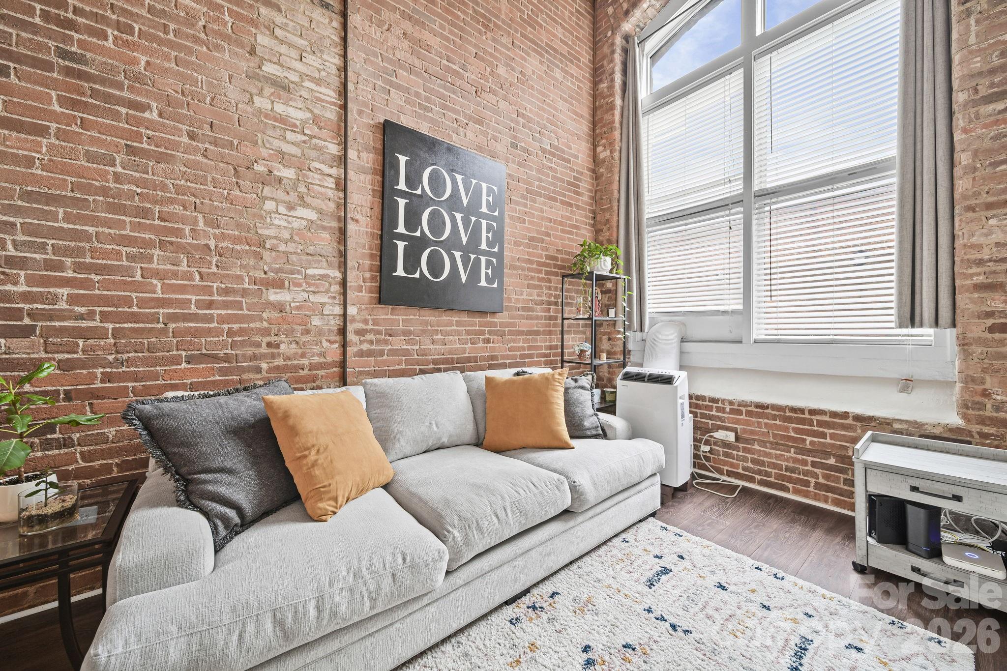 201 S Hoskins Road Unit: 129