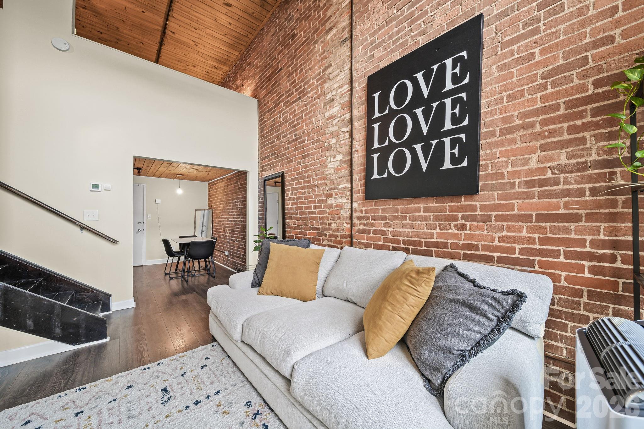 201 S Hoskins Road Unit: 129