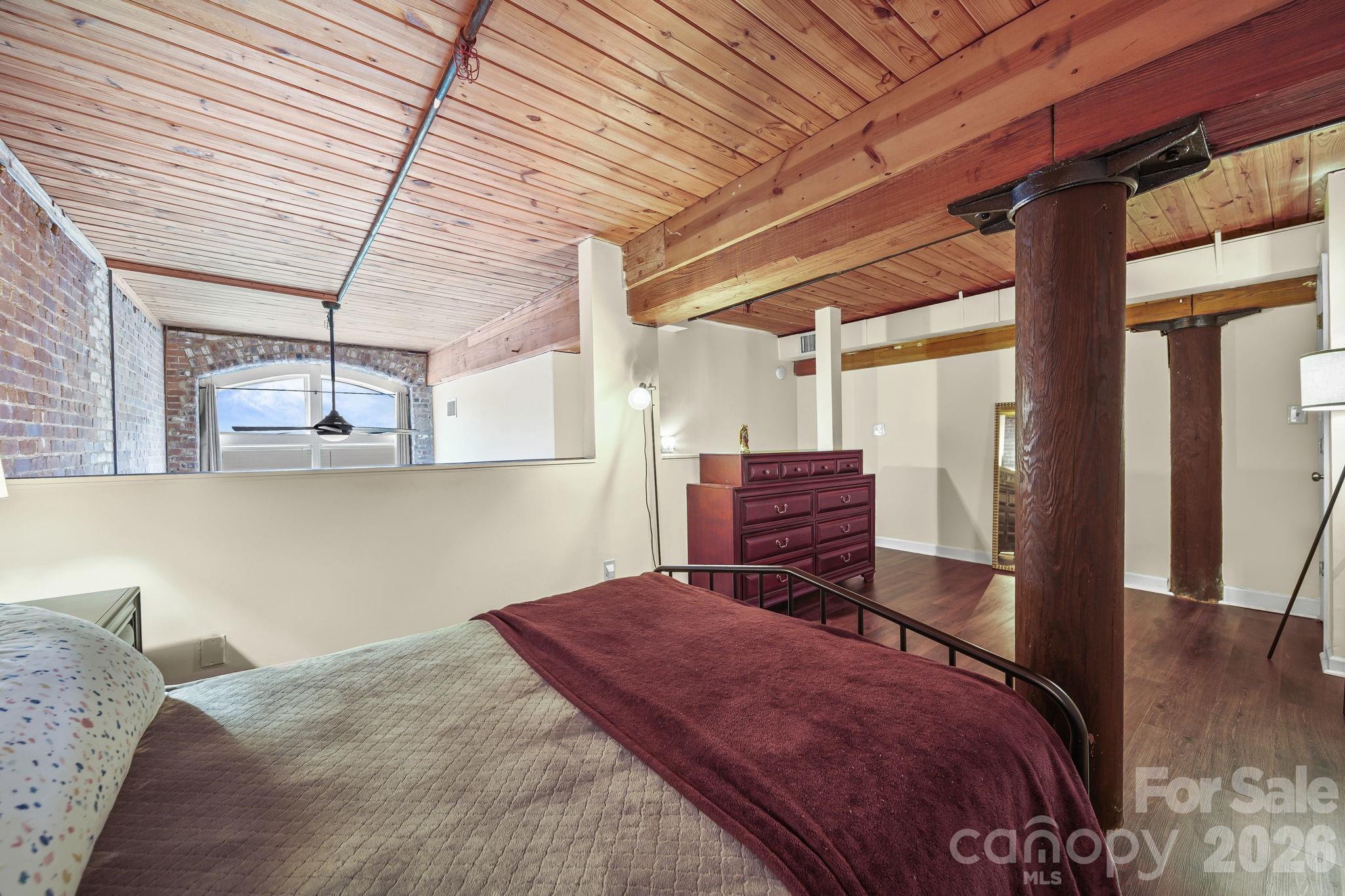 201 S Hoskins Road Unit: 129