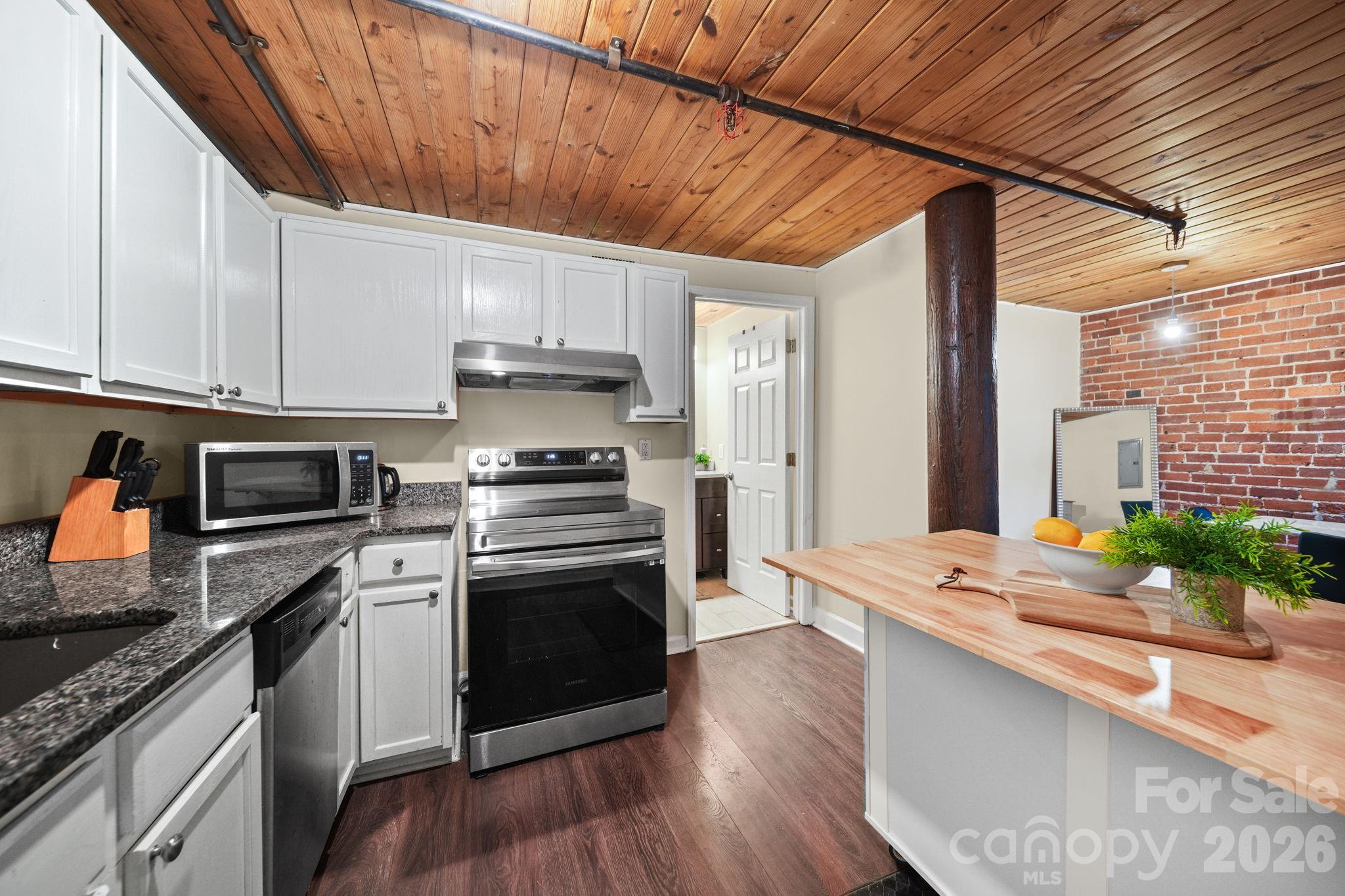 201 S Hoskins Road Unit: 129