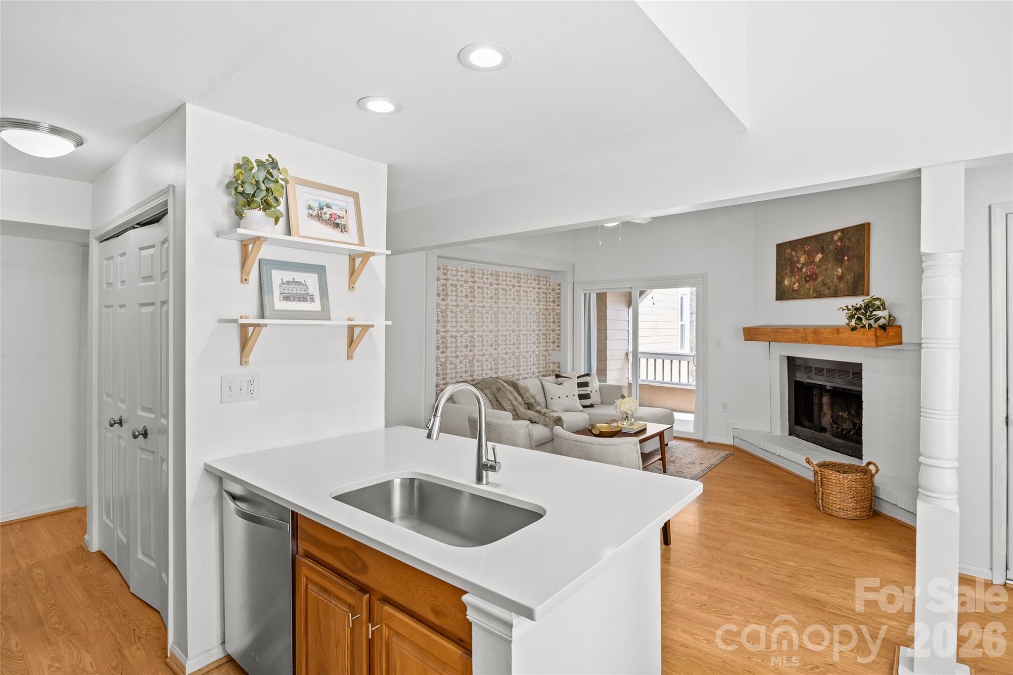 413 W 8th Street Unit: N