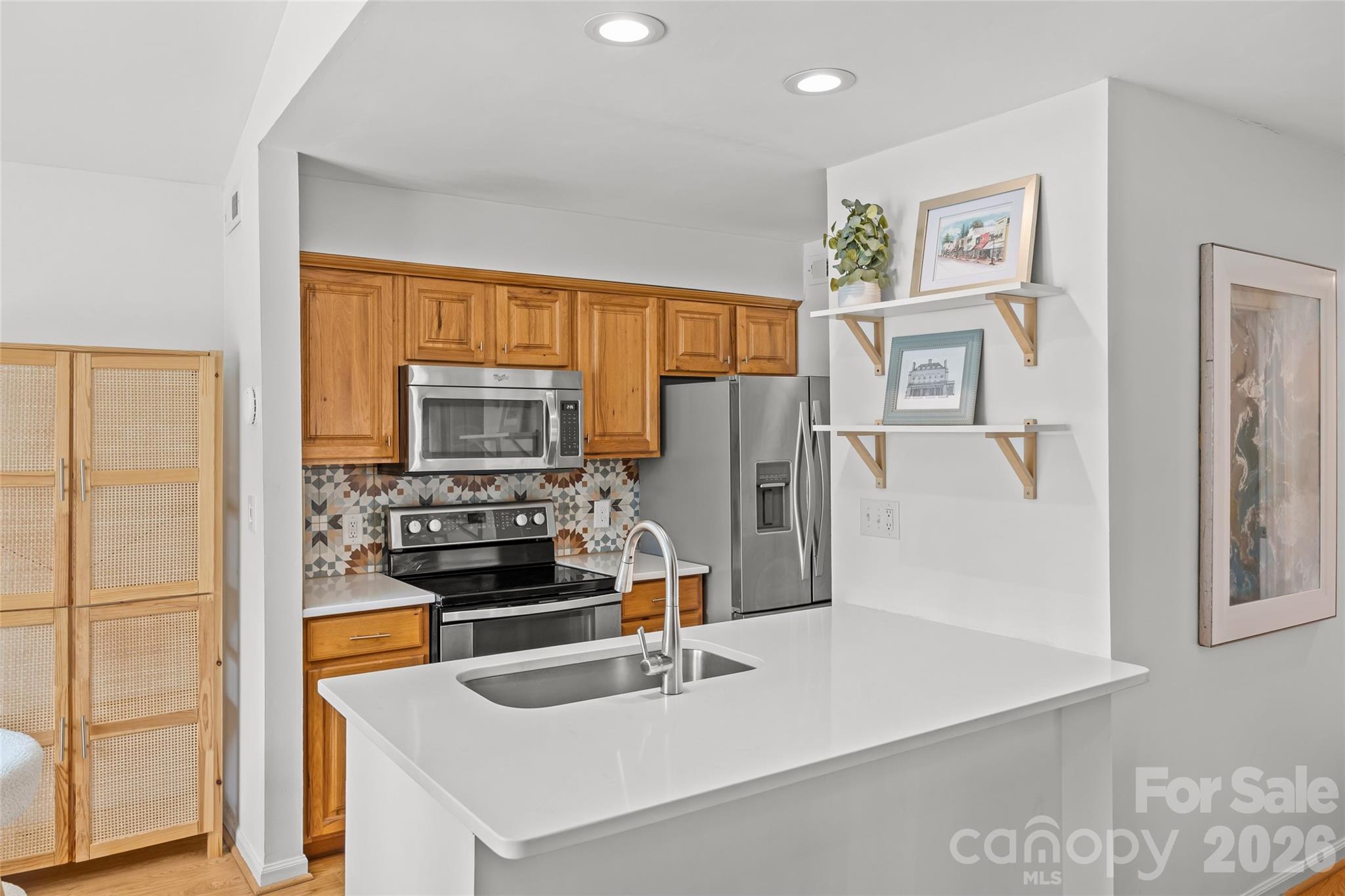 413 W 8th Street Unit: N