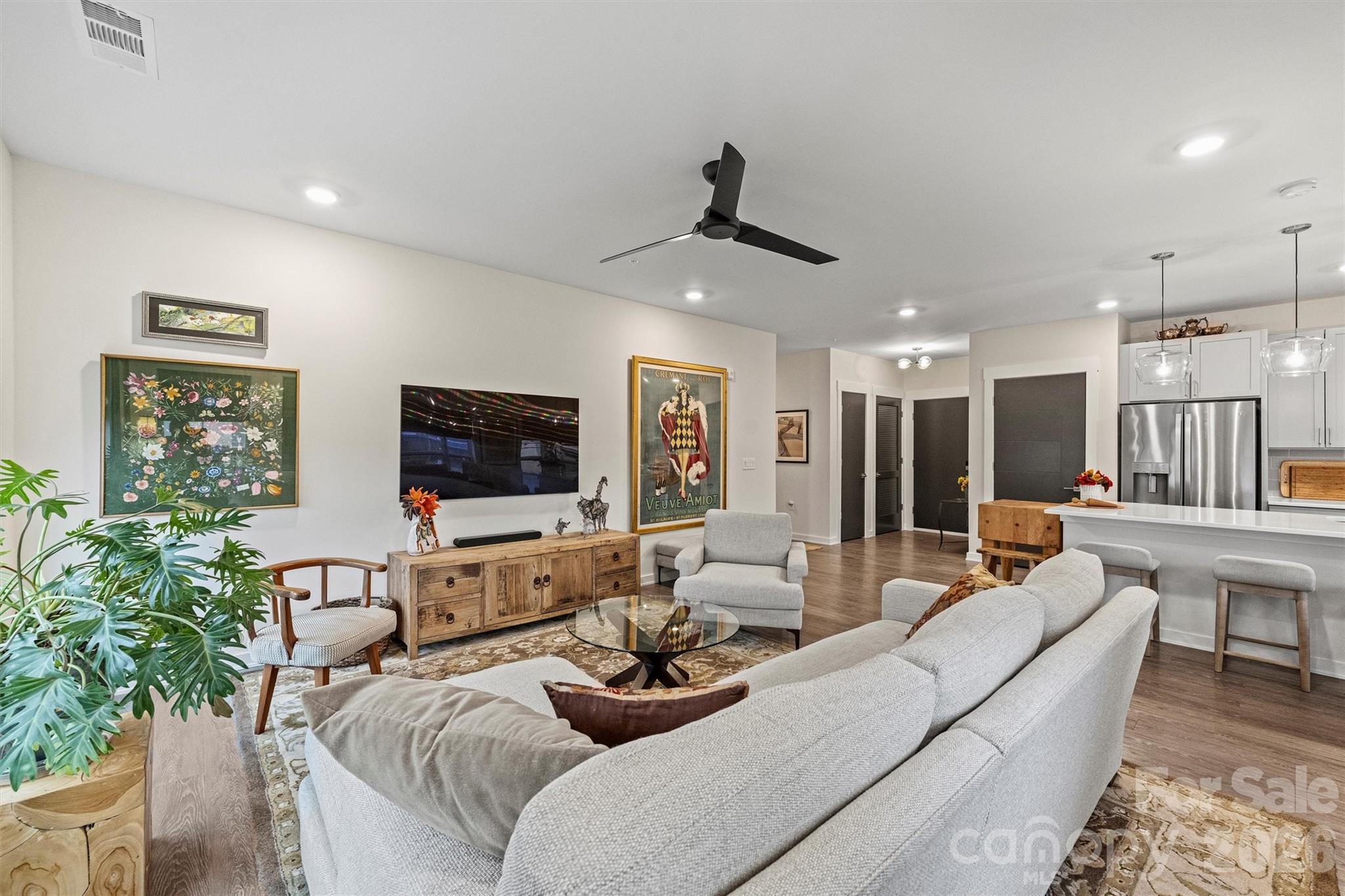 3630 N Davidson Street Unit: 2201