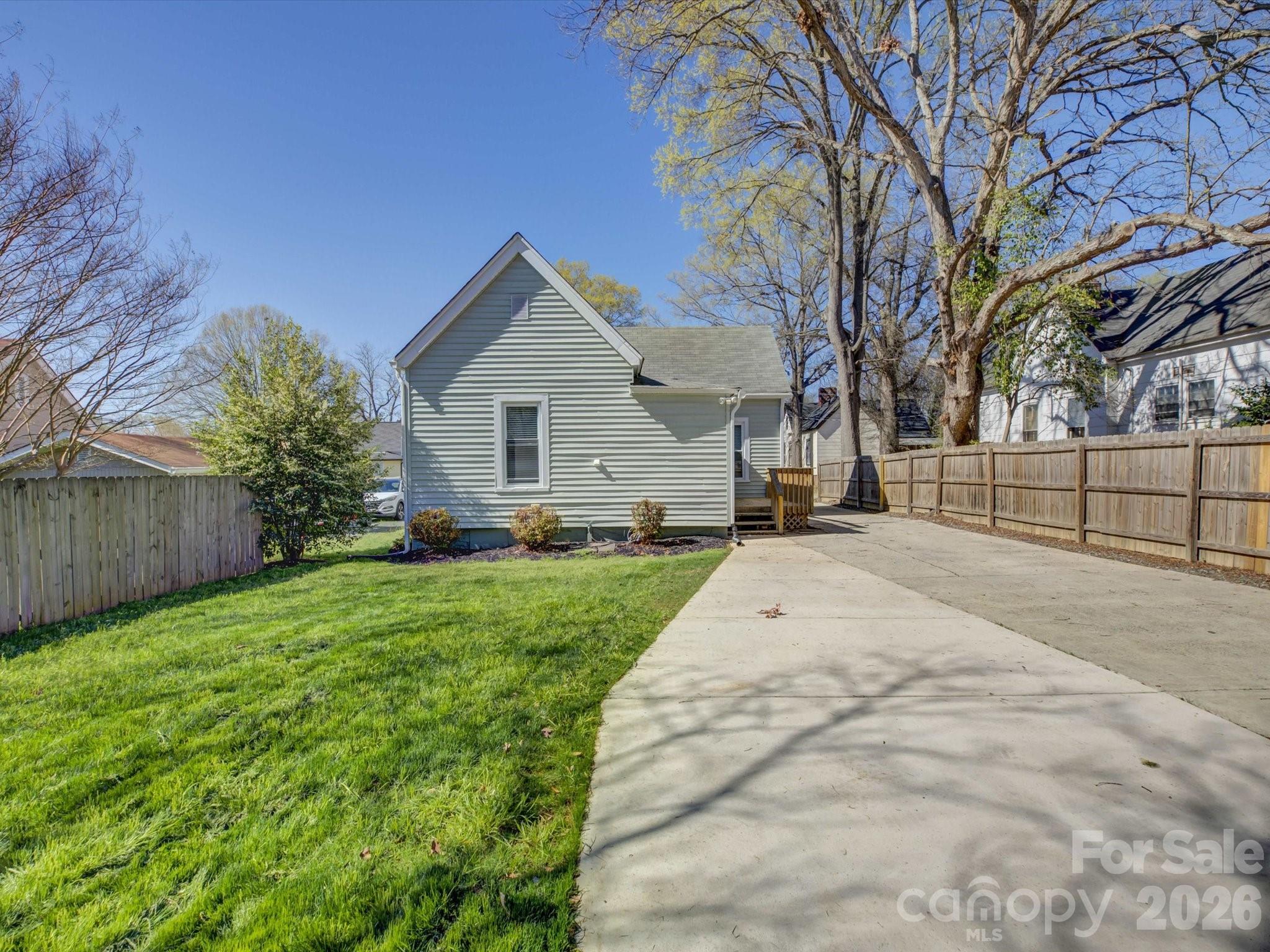 212 N Lee Street