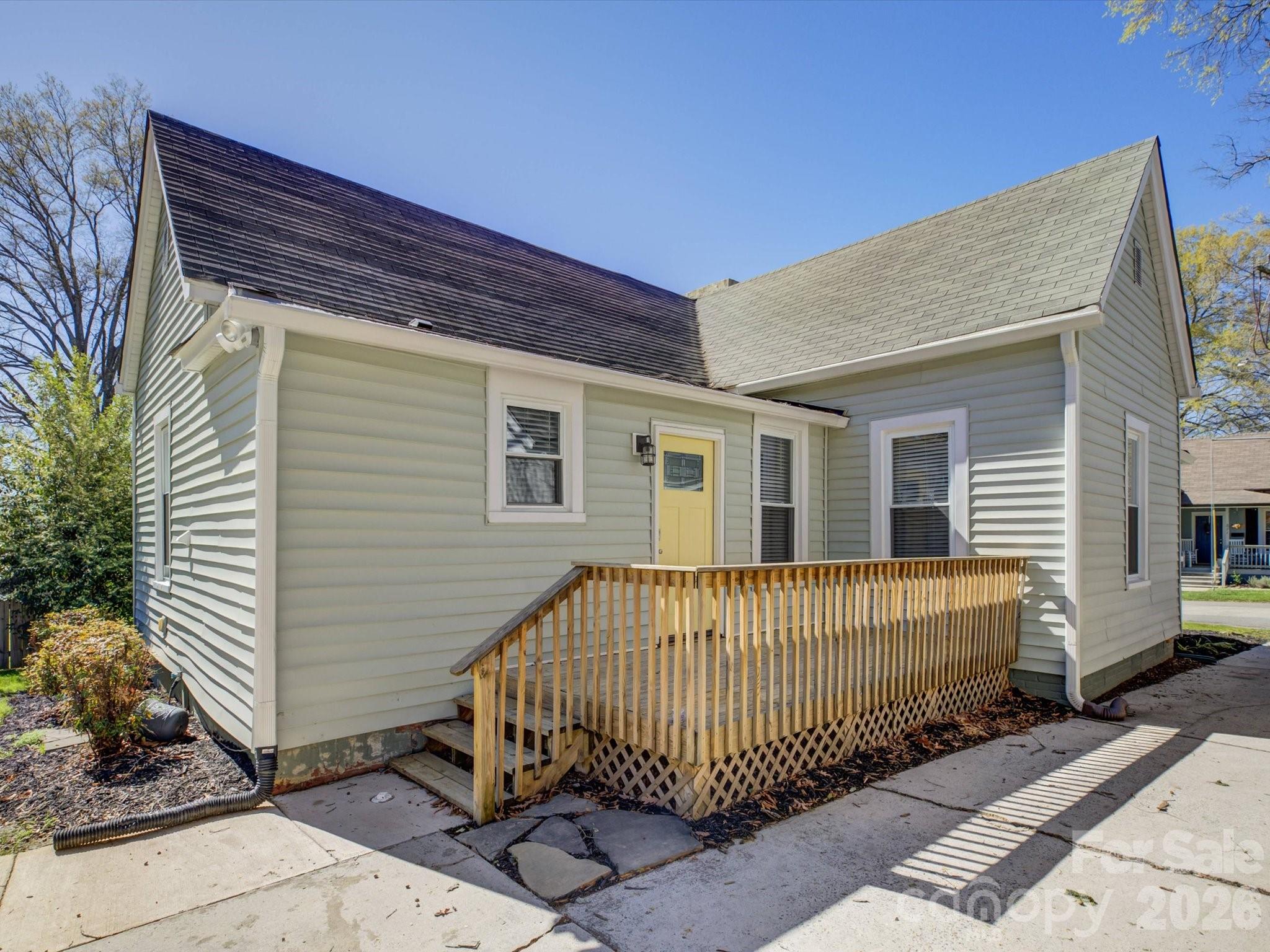 212 N Lee Street