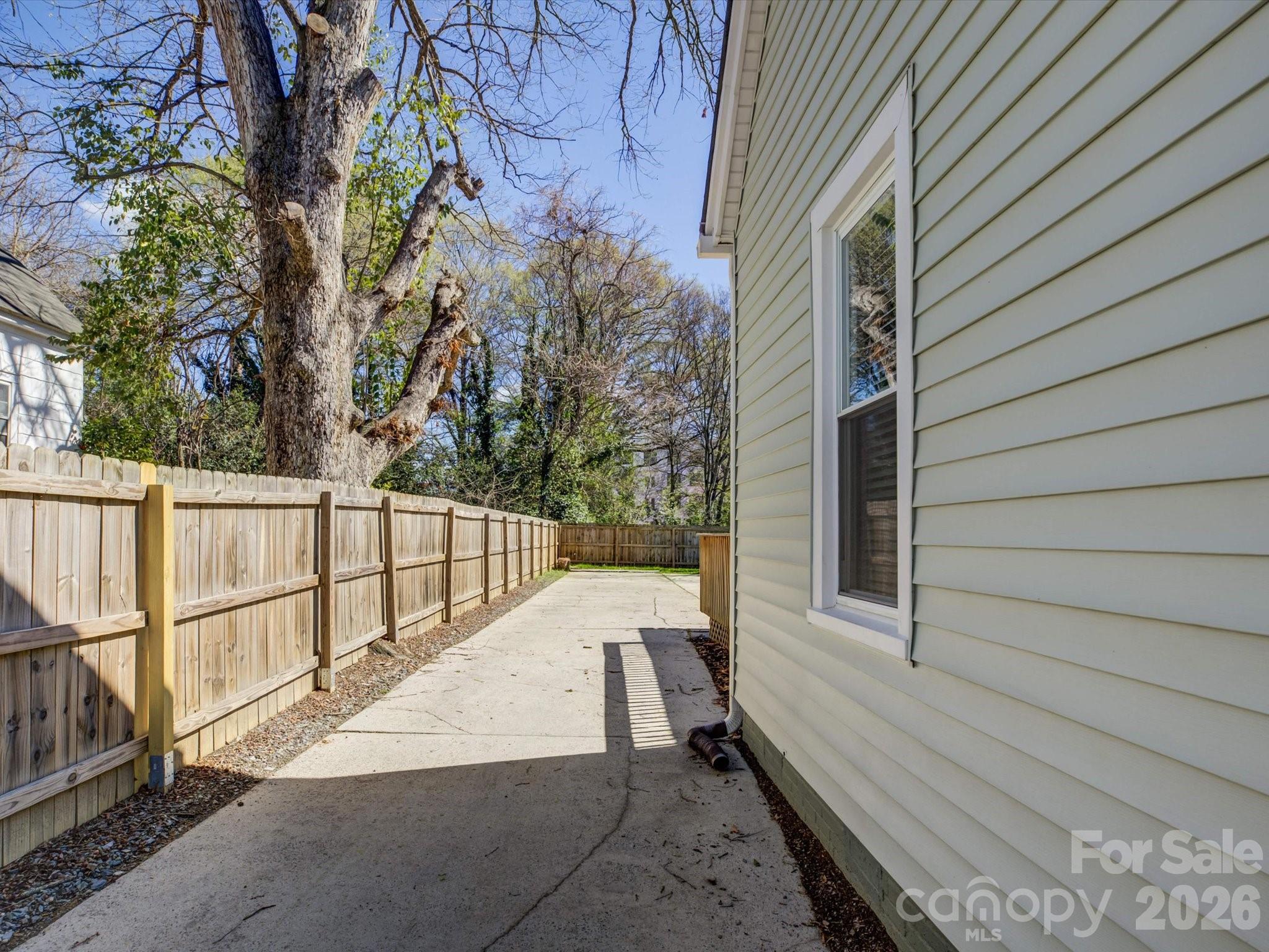 212 N Lee Street