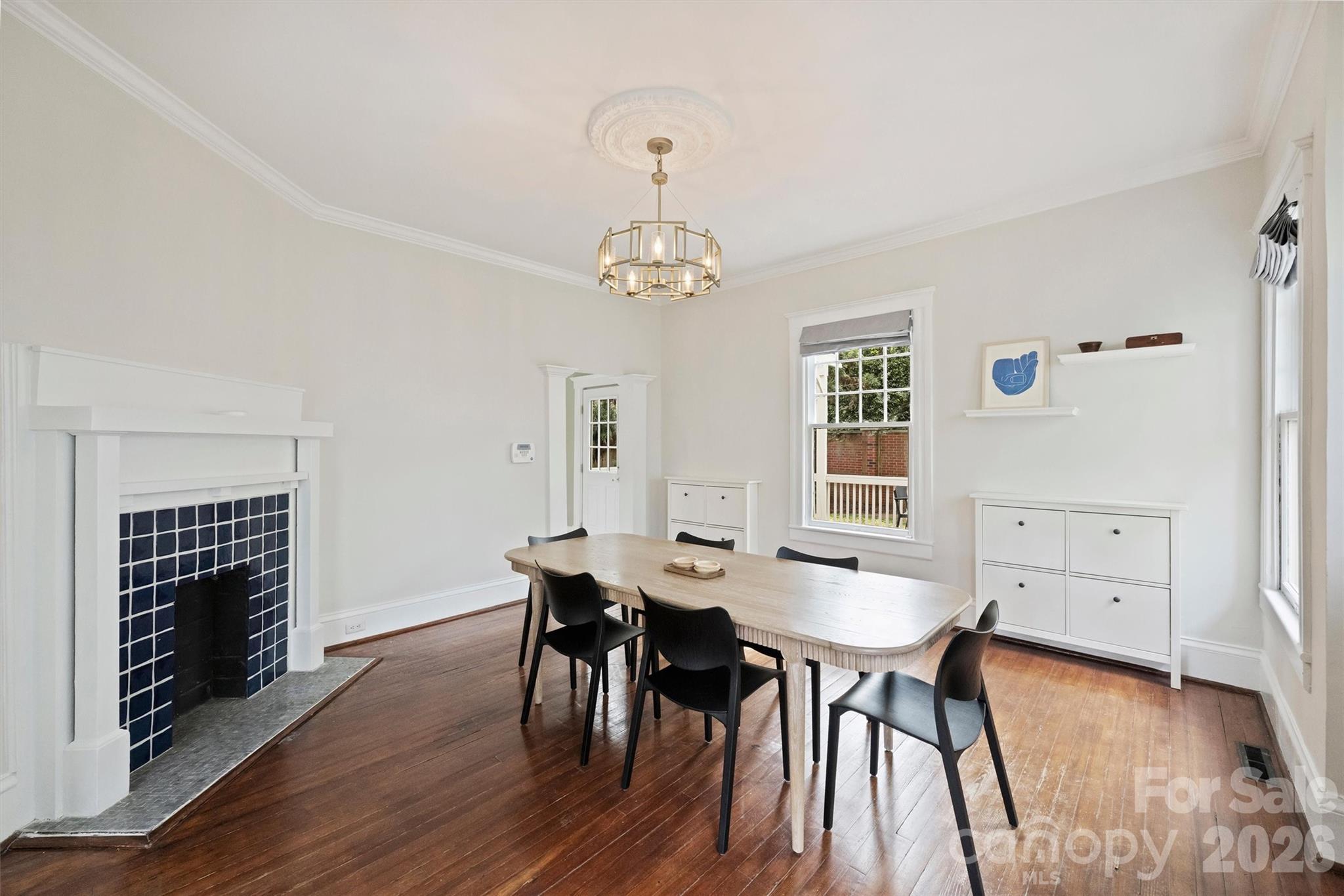 712 Sunnyside Avenue