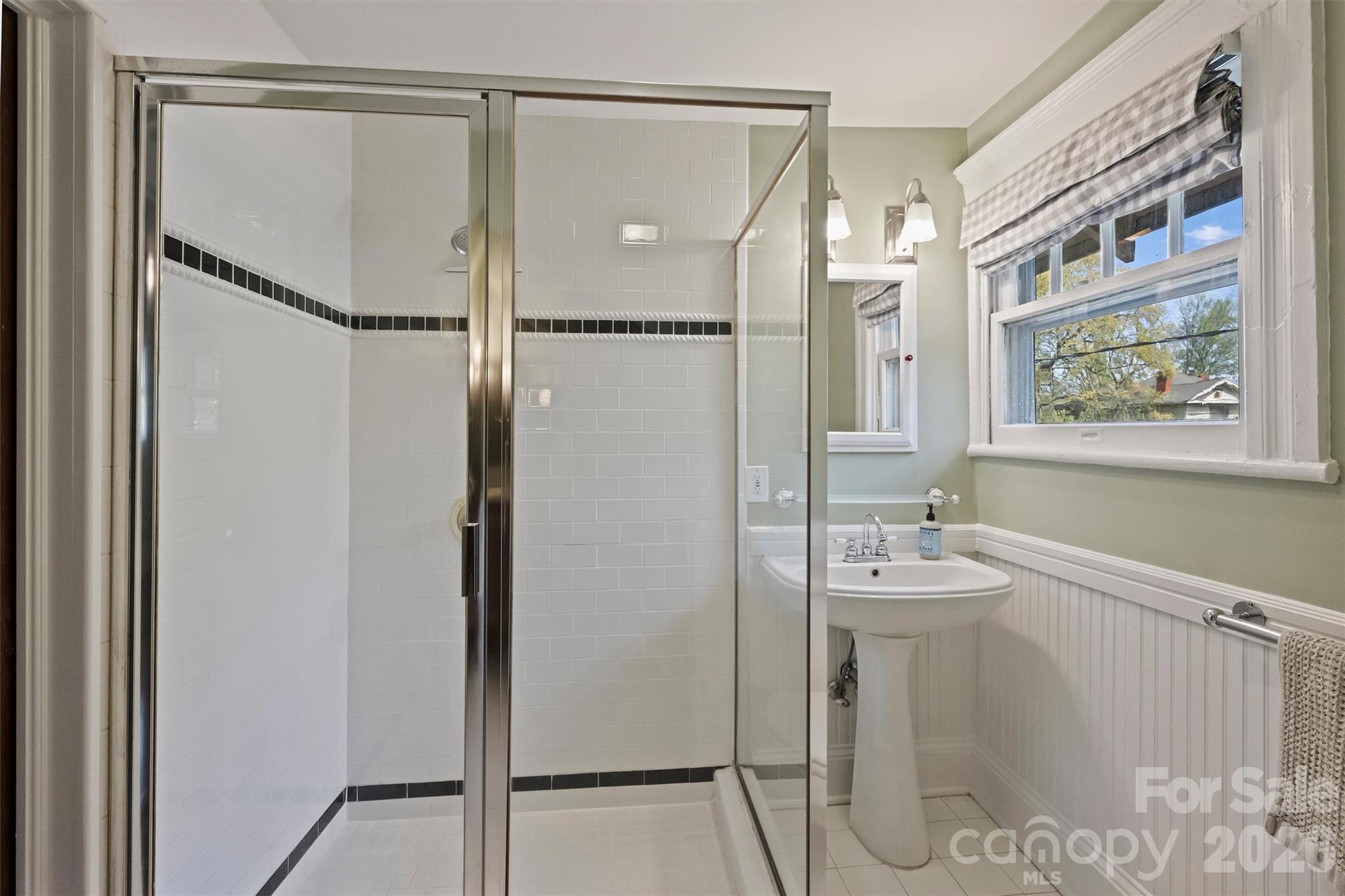 712 Sunnyside Avenue