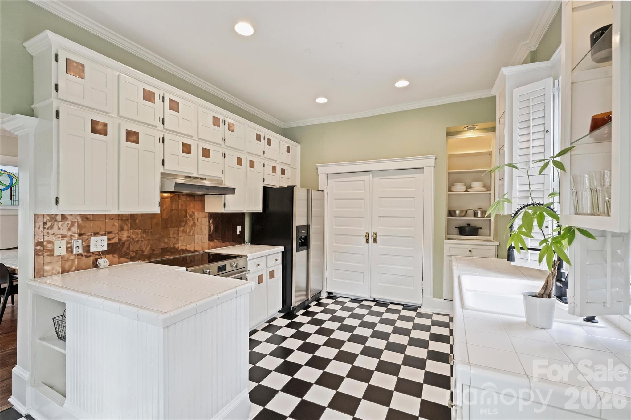 712 Sunnyside Avenue