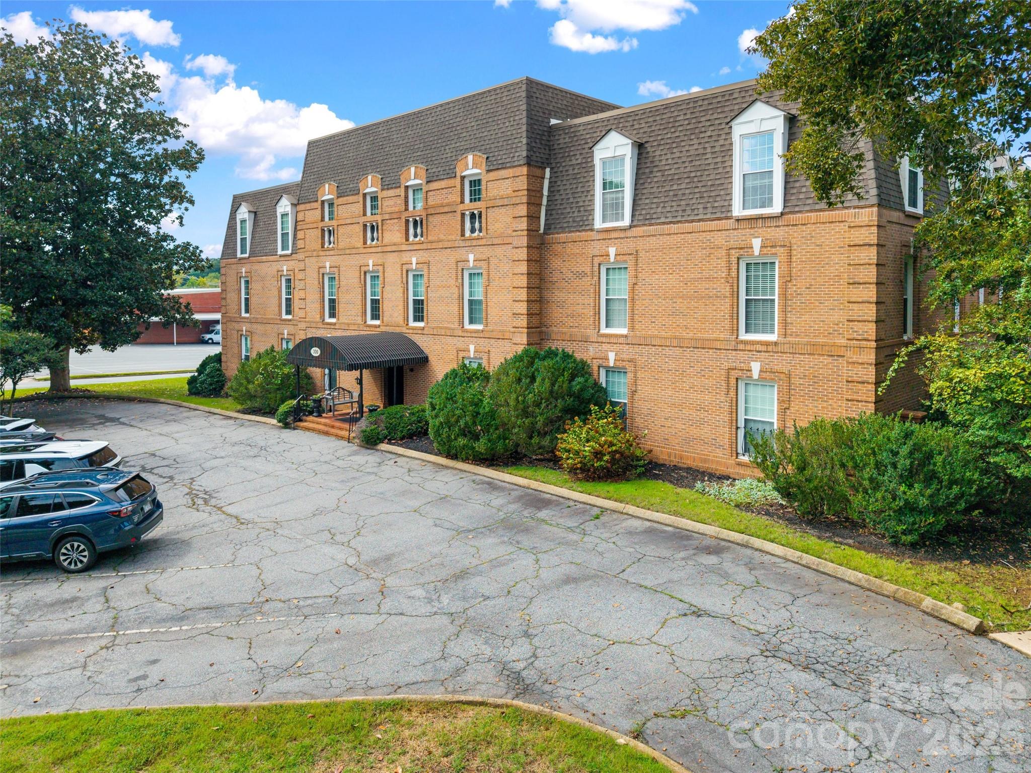 300 N Fulton Street Unit: 24