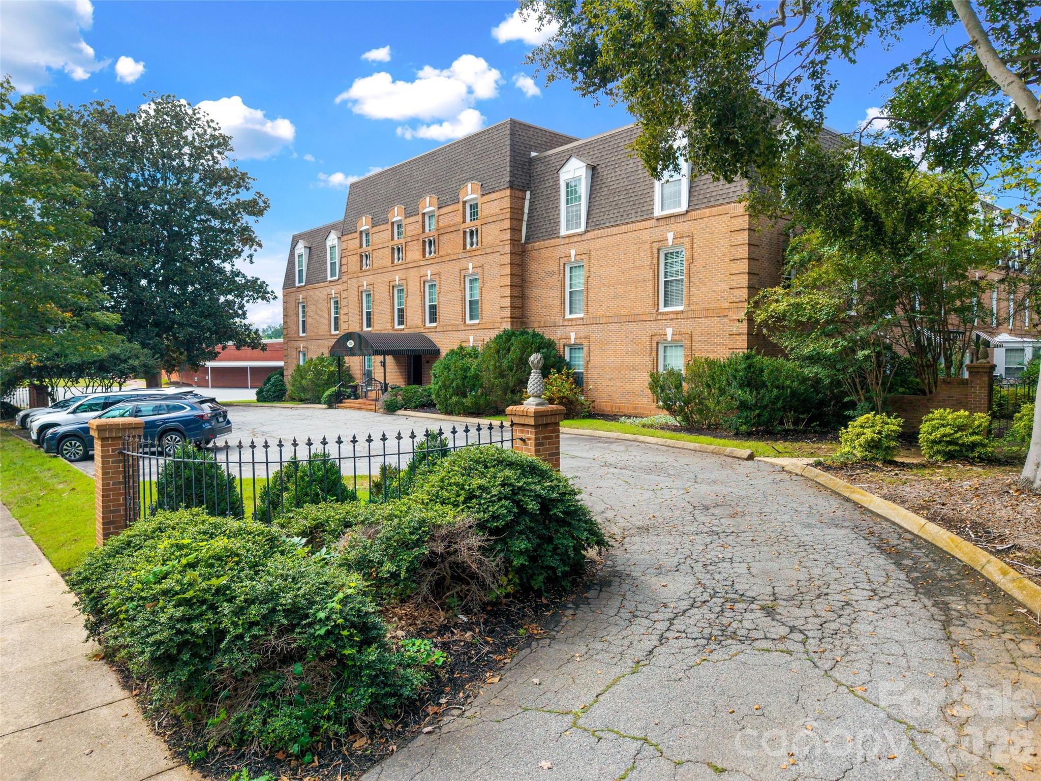 300 N Fulton Street Unit: 24