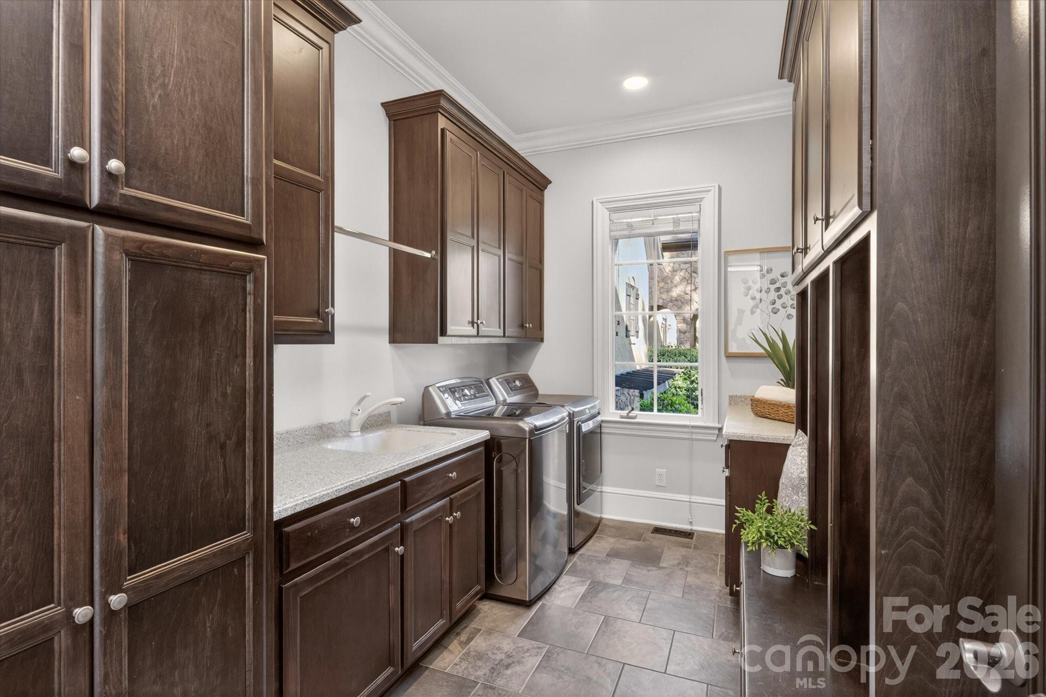 1629 Lookout Circle