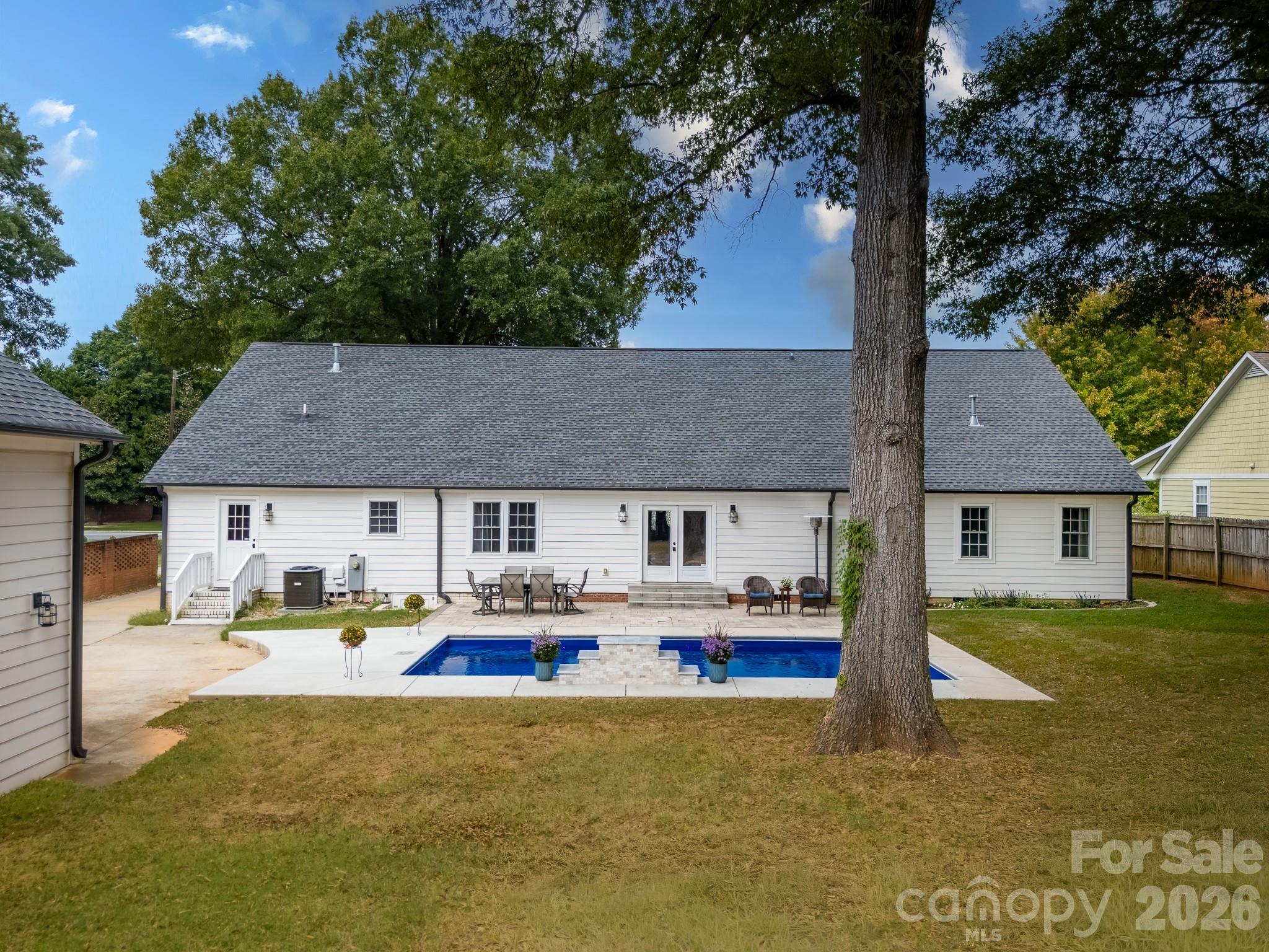 1121 S Wendover Road