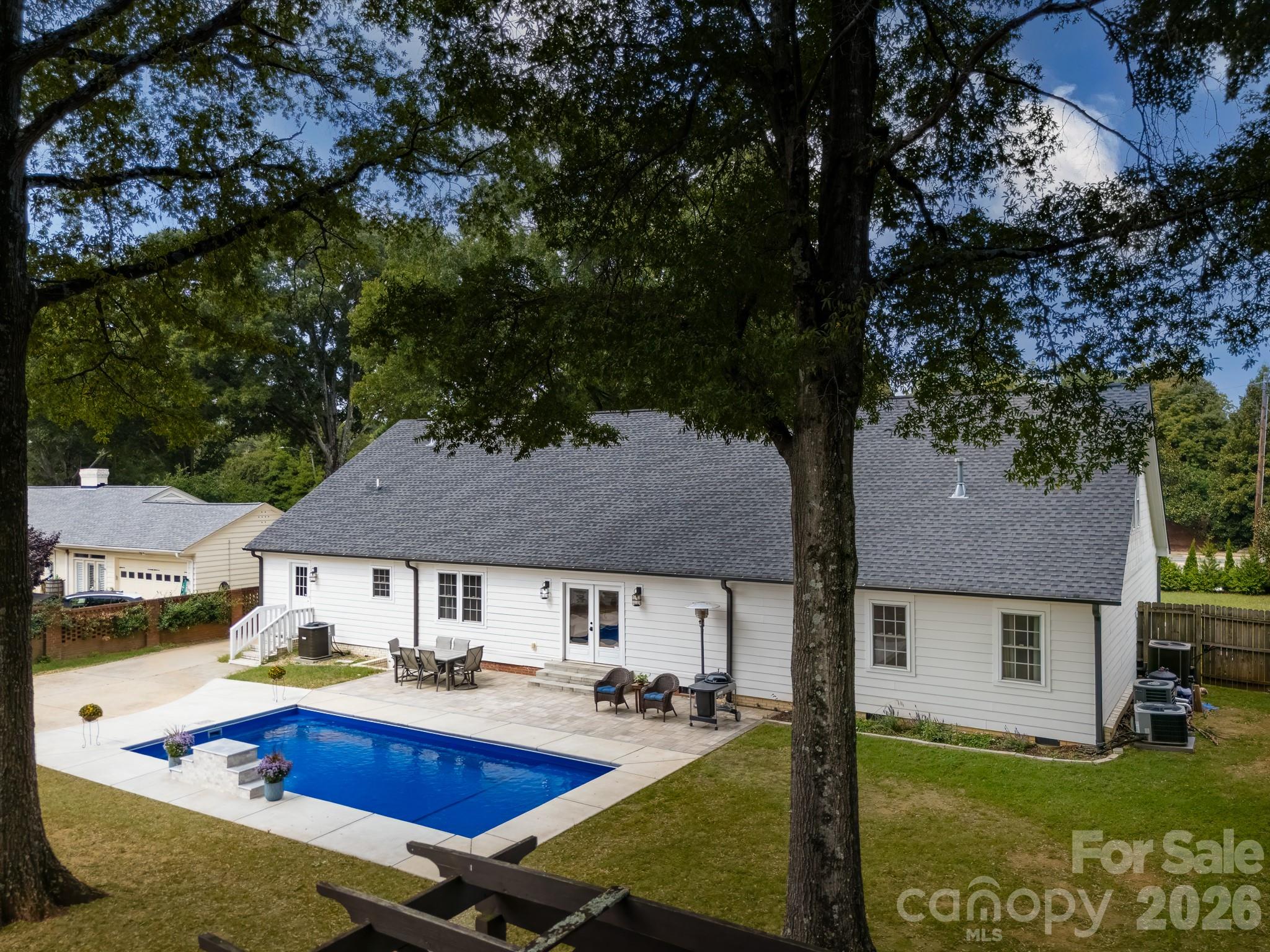 1121 S Wendover Road