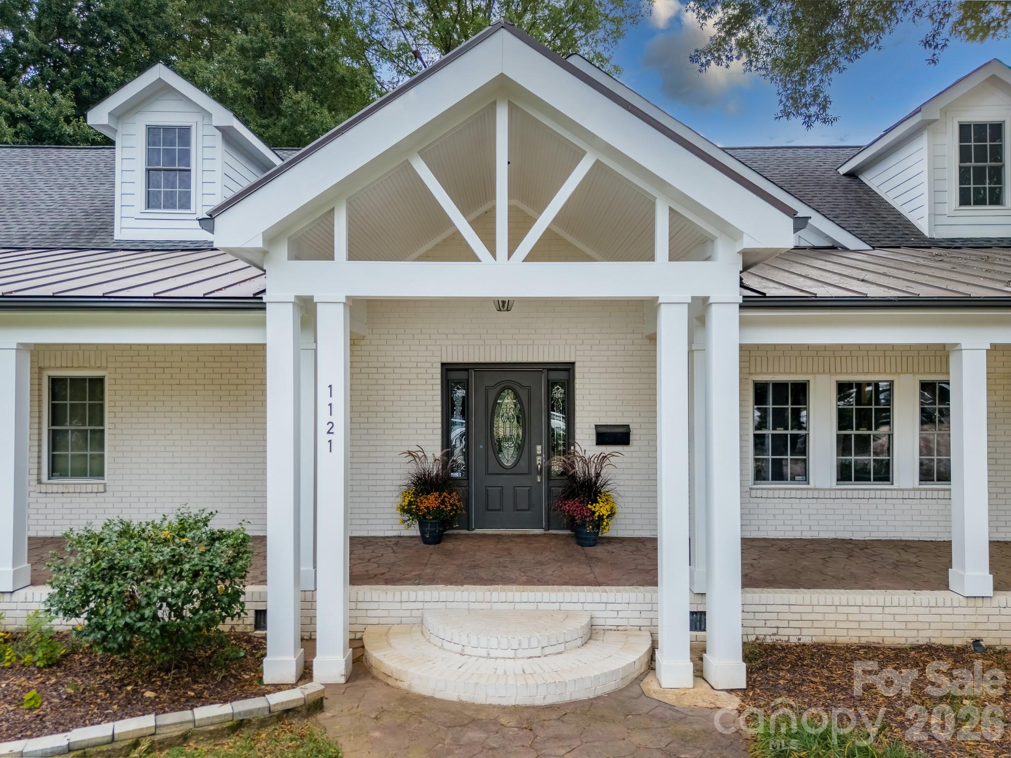 1121 S Wendover Road