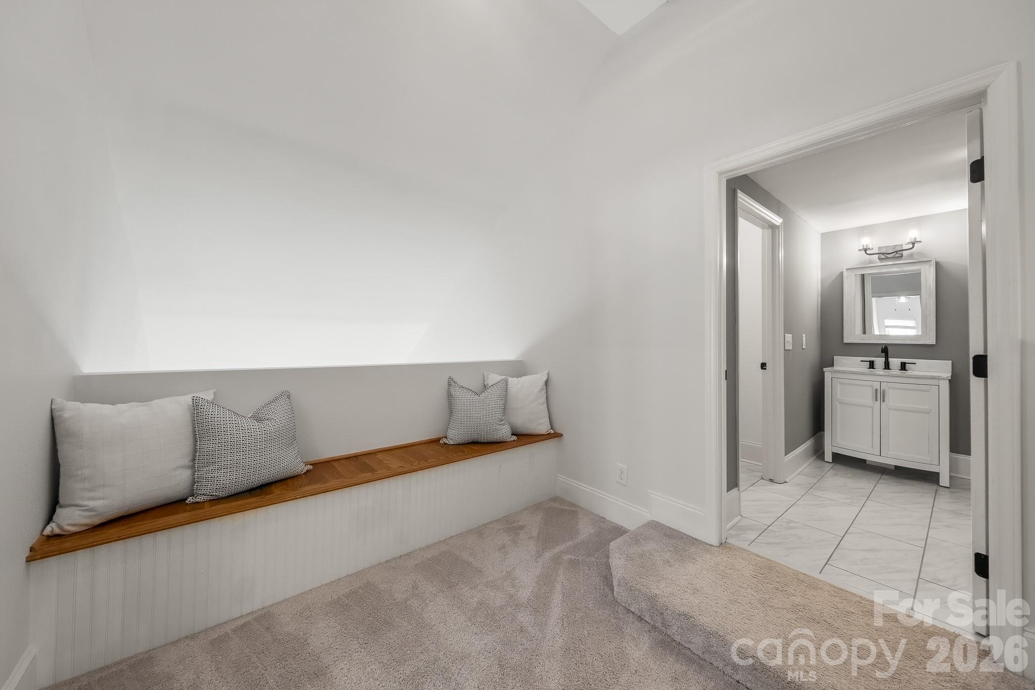 1121 S Wendover Road