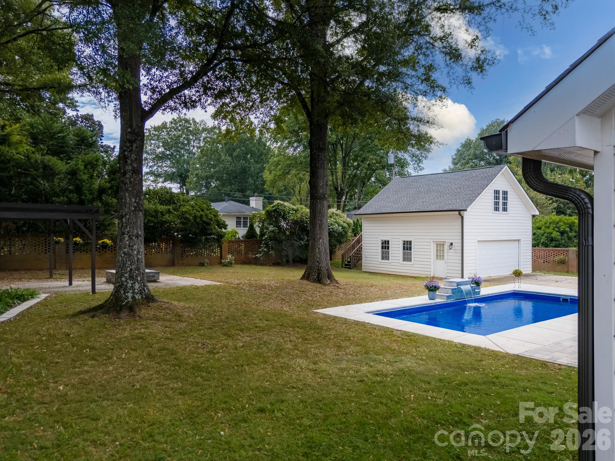 1121 S Wendover Road