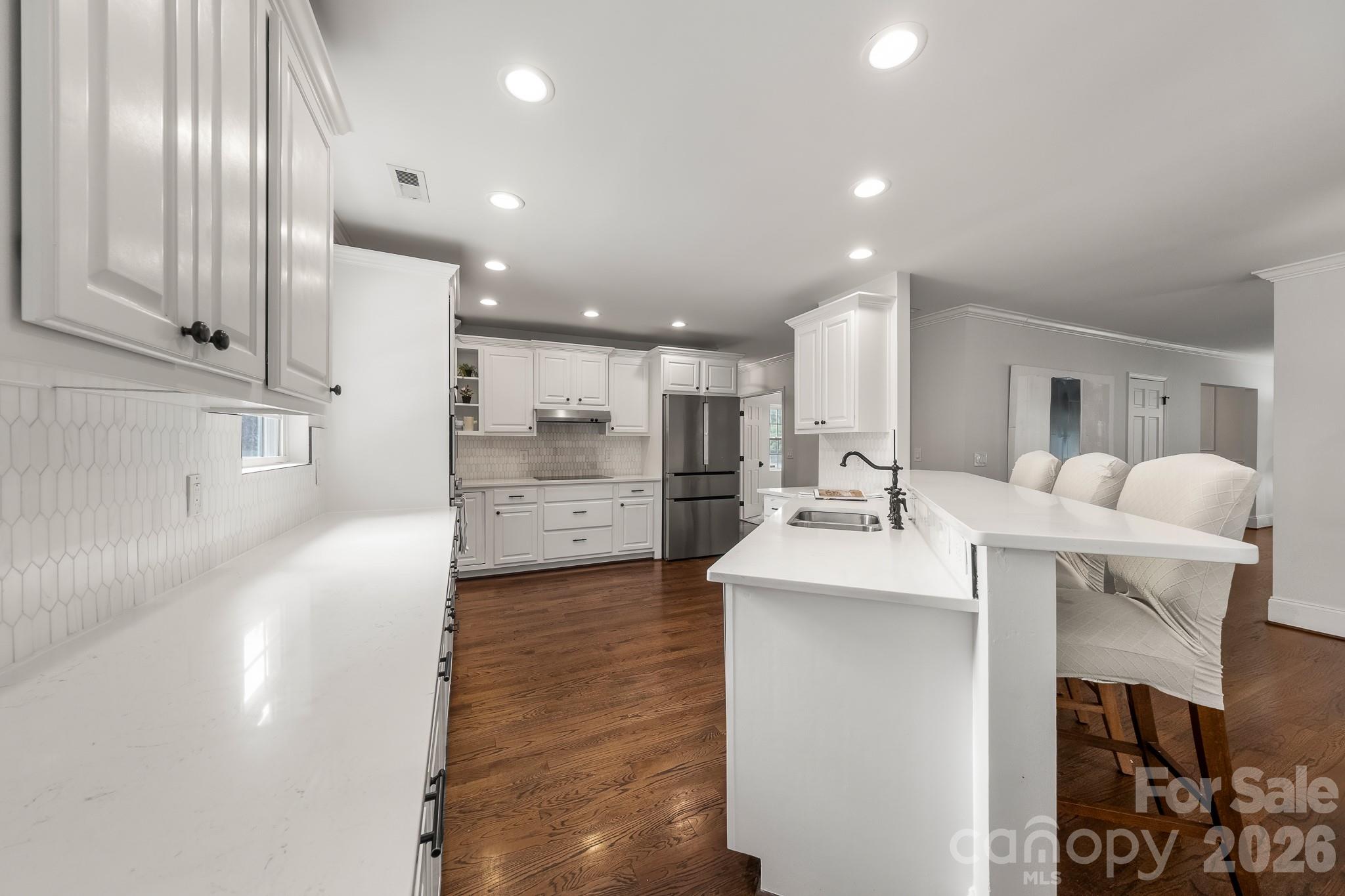 1121 S Wendover Road